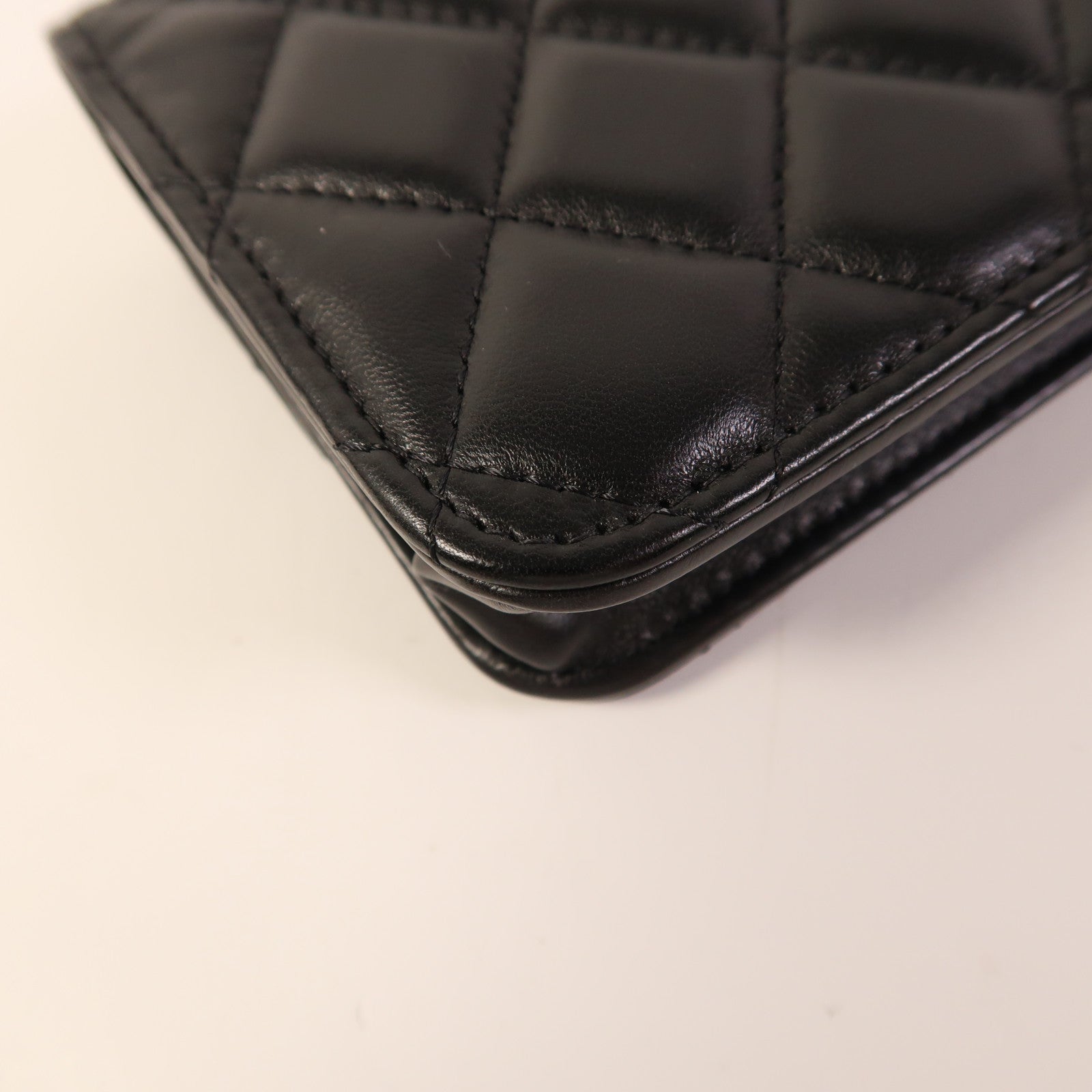 CHANEL 羊皮皮革Flap Phone Holder金扣鏈帶肩背袋