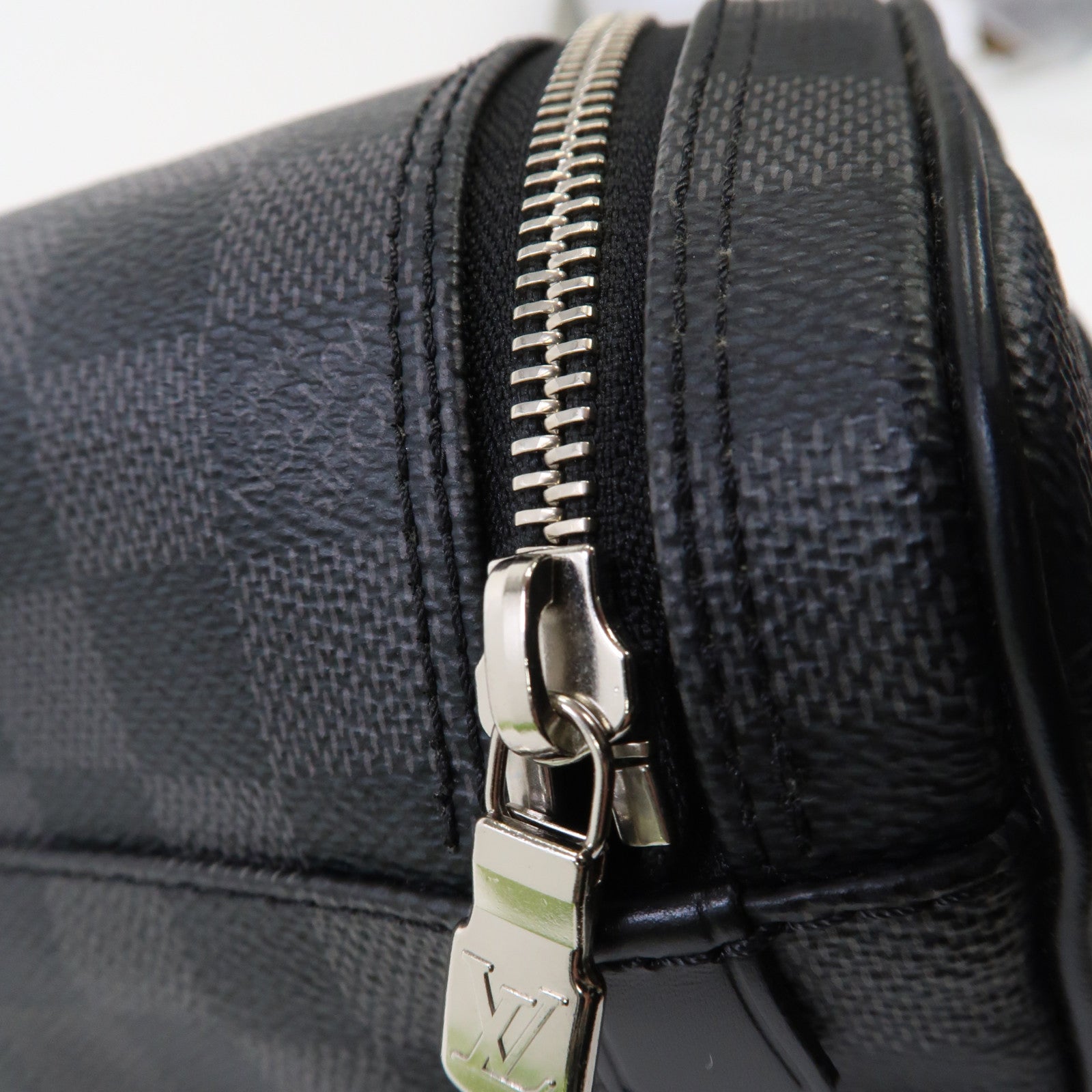 LOUIS VUITTON 【激減優惠】Damier Graphite Toiletry Pouch銀扣手拿包黑色