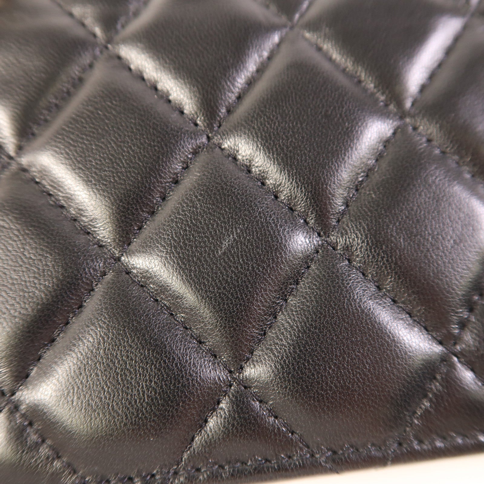 CHANEL 羊皮皮革Flap Phone Holder金扣鏈帶肩背袋