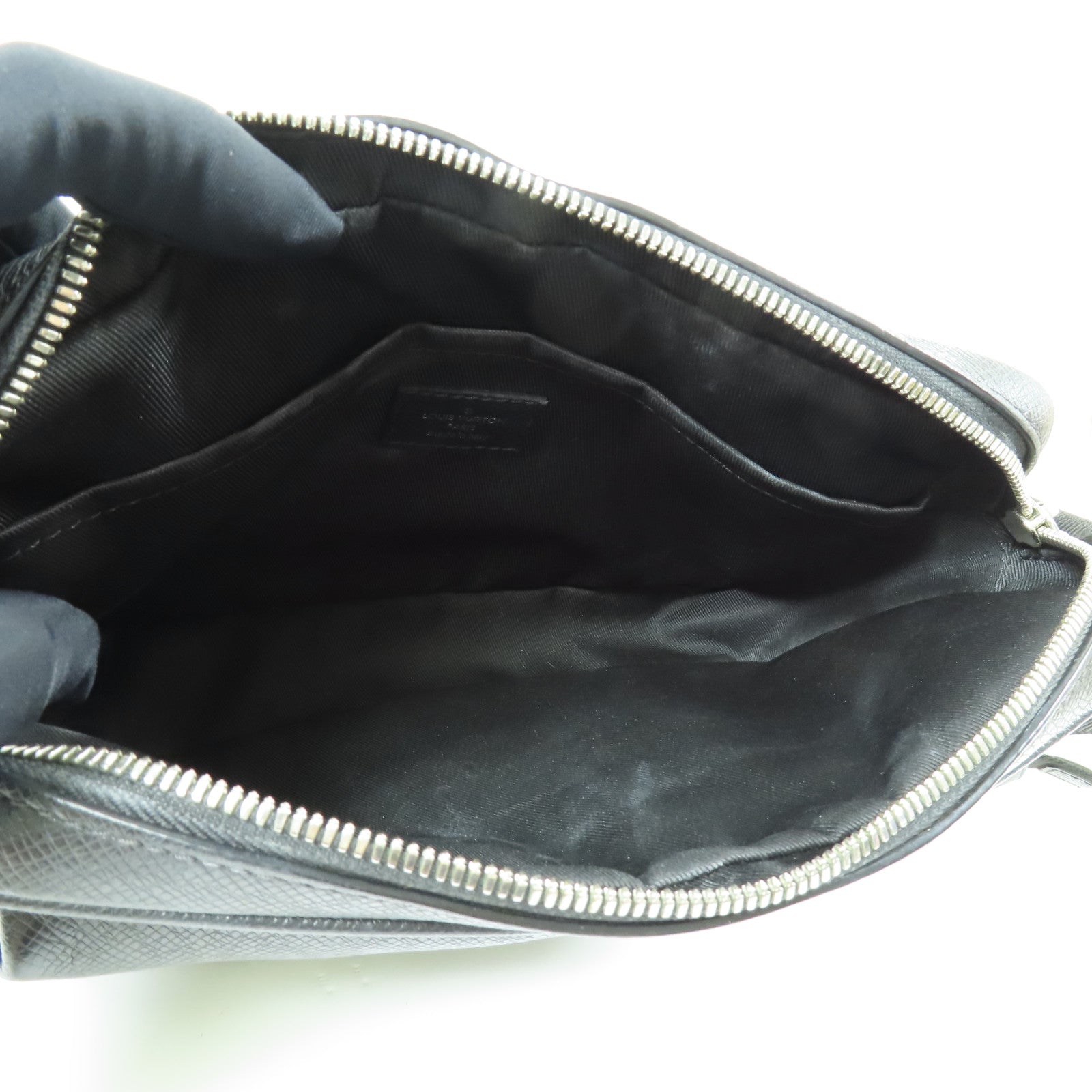 LOUIS VUITTON Monogram Eclipse/Taiga Outdoor Messenger銀扣肩背袋