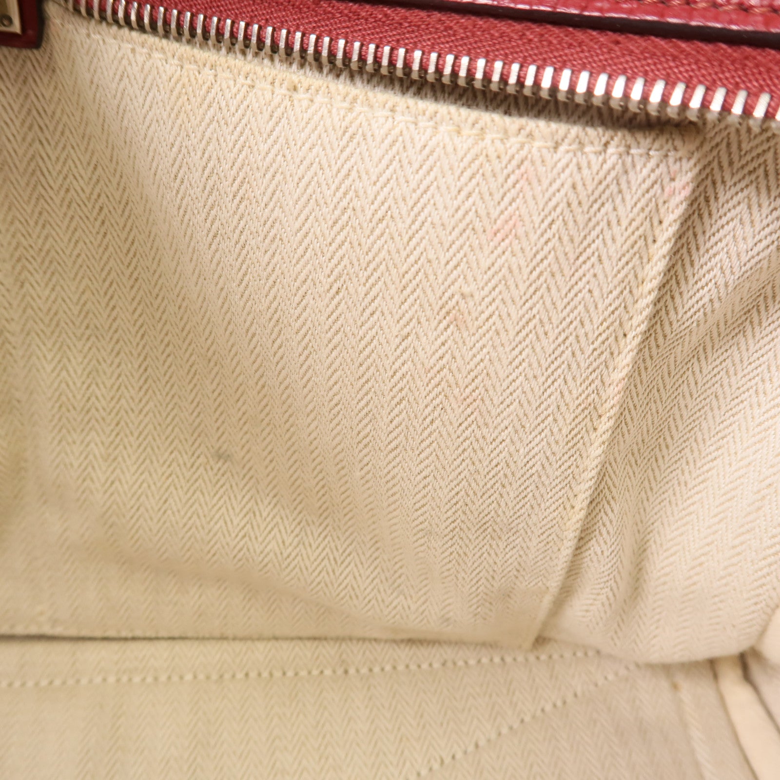 HERMES Clemence皮革Victoria 35銀扣肩背袋Rubis