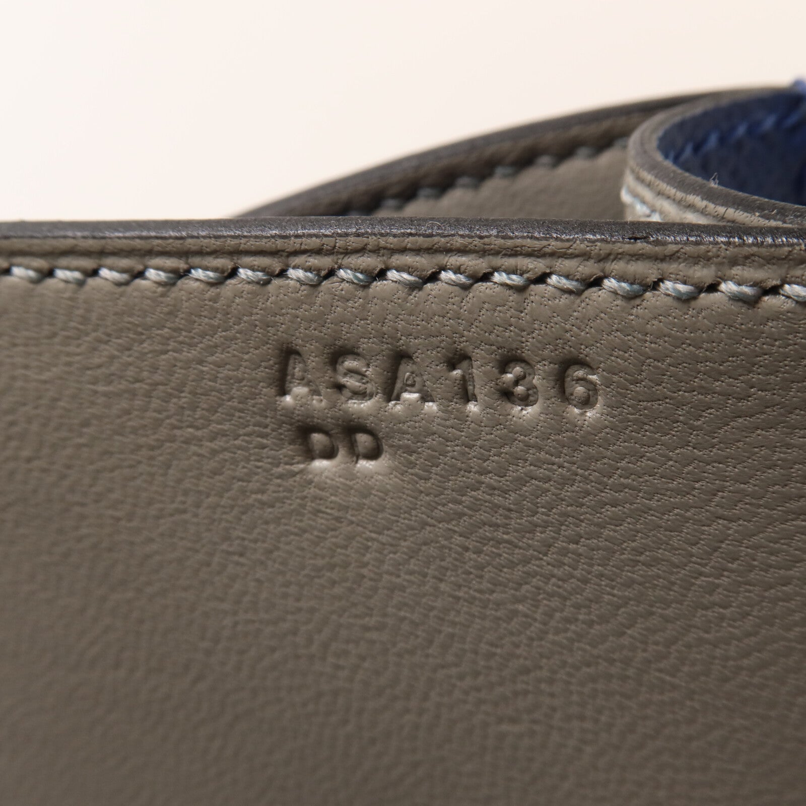 HERMES Epsom皮革Constance 24肩背袋Blue Agate/Gris Mouette