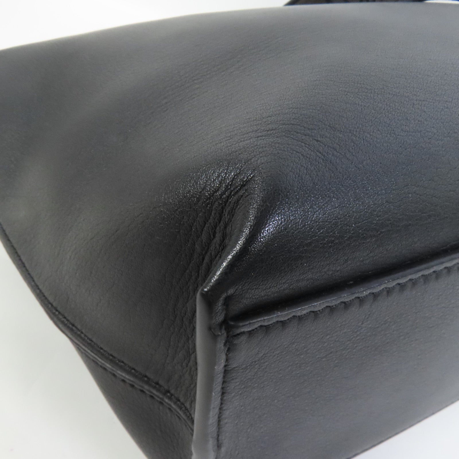 LOEWE 牛皮皮革Cubi肩背袋