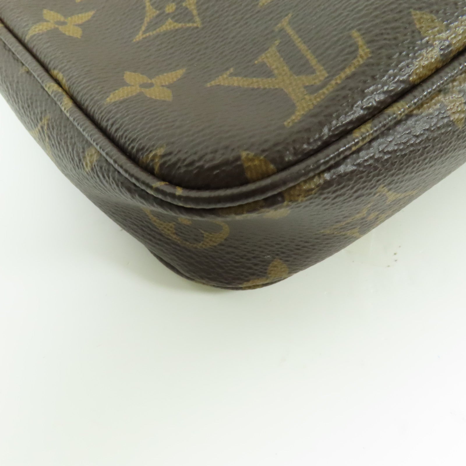 LOUIS VUITTON Monogram Pochette Accessoires金扣手挽袋