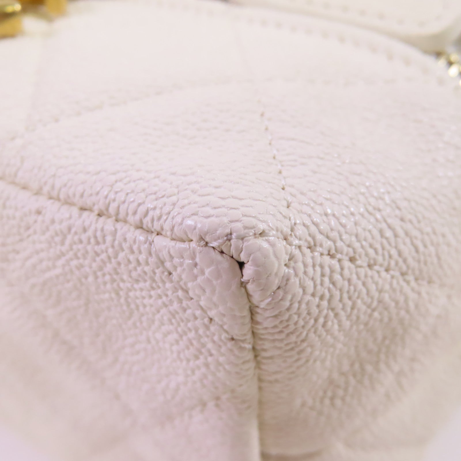 CHANEL 菱格牛皮皮革Chain Shoulder Bag金扣鏈帶肩背袋白色