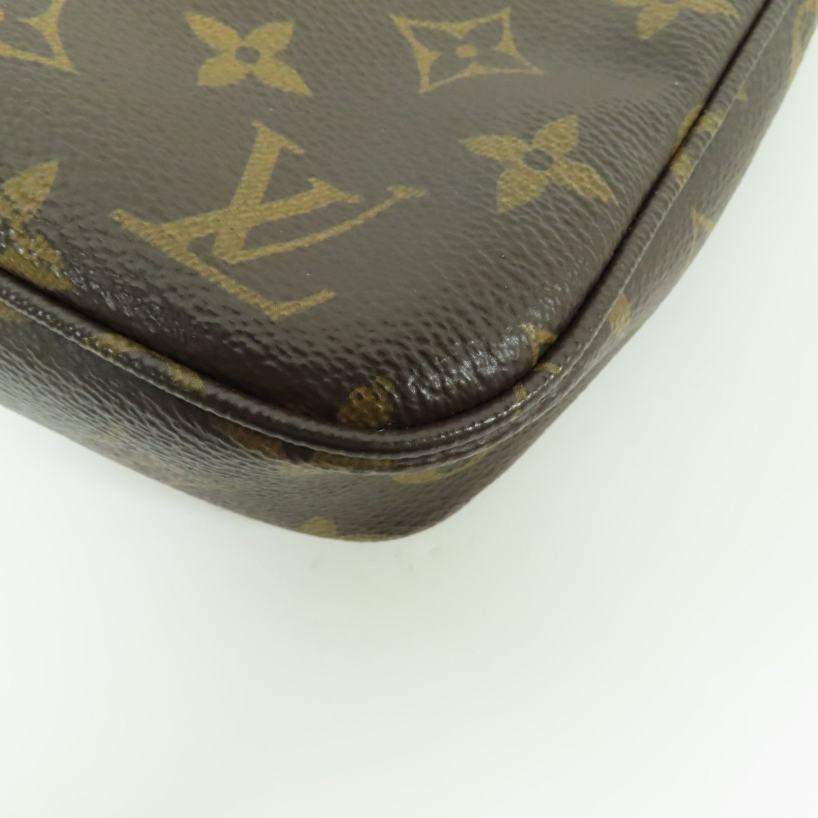 LOUIS VUITTON Monogram Pochette Accessoires金扣手挽袋
