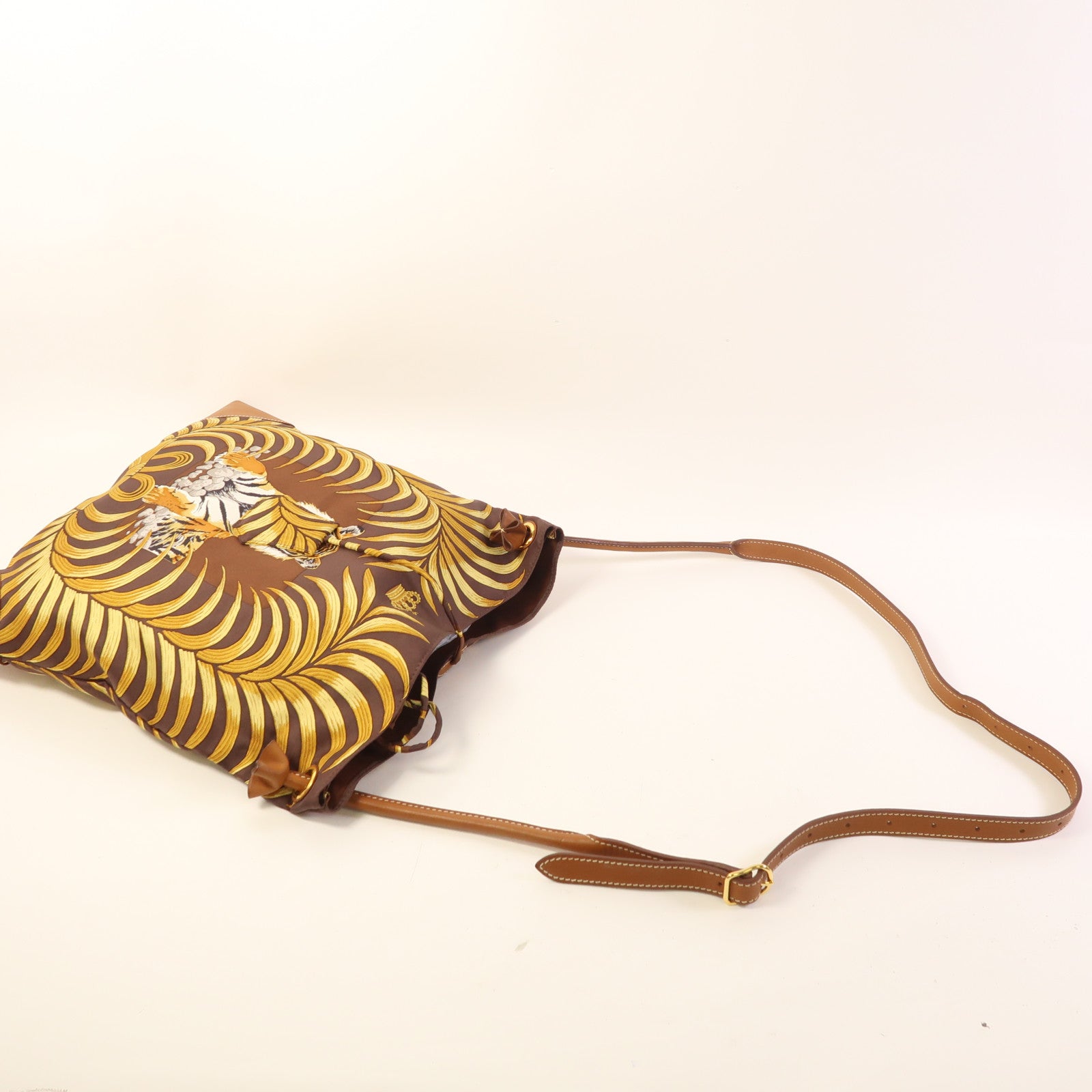 HERMES 絲質Silky City金扣肩背袋