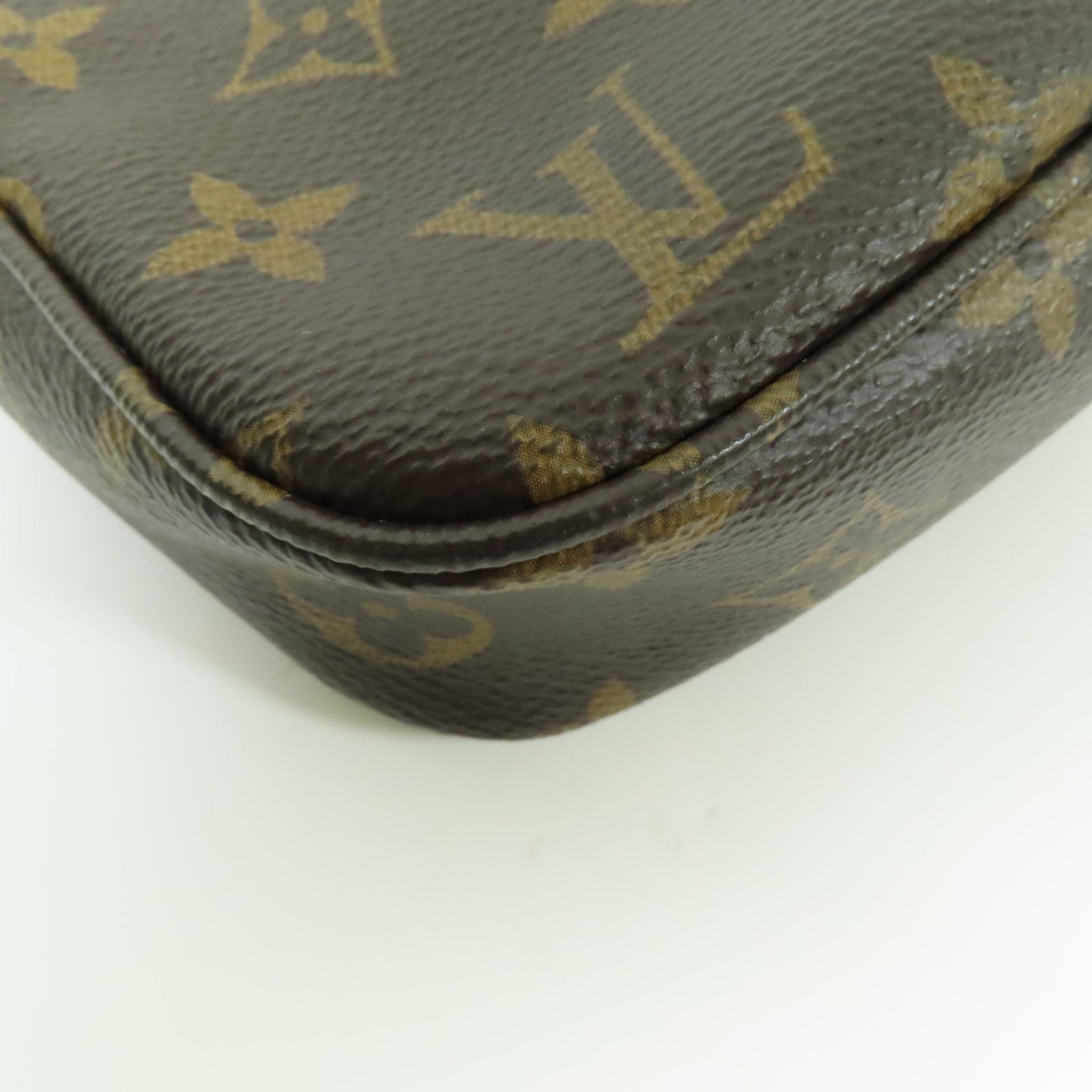 LOUIS VUITTON Monogram Pochette Accessoires金扣手挽袋