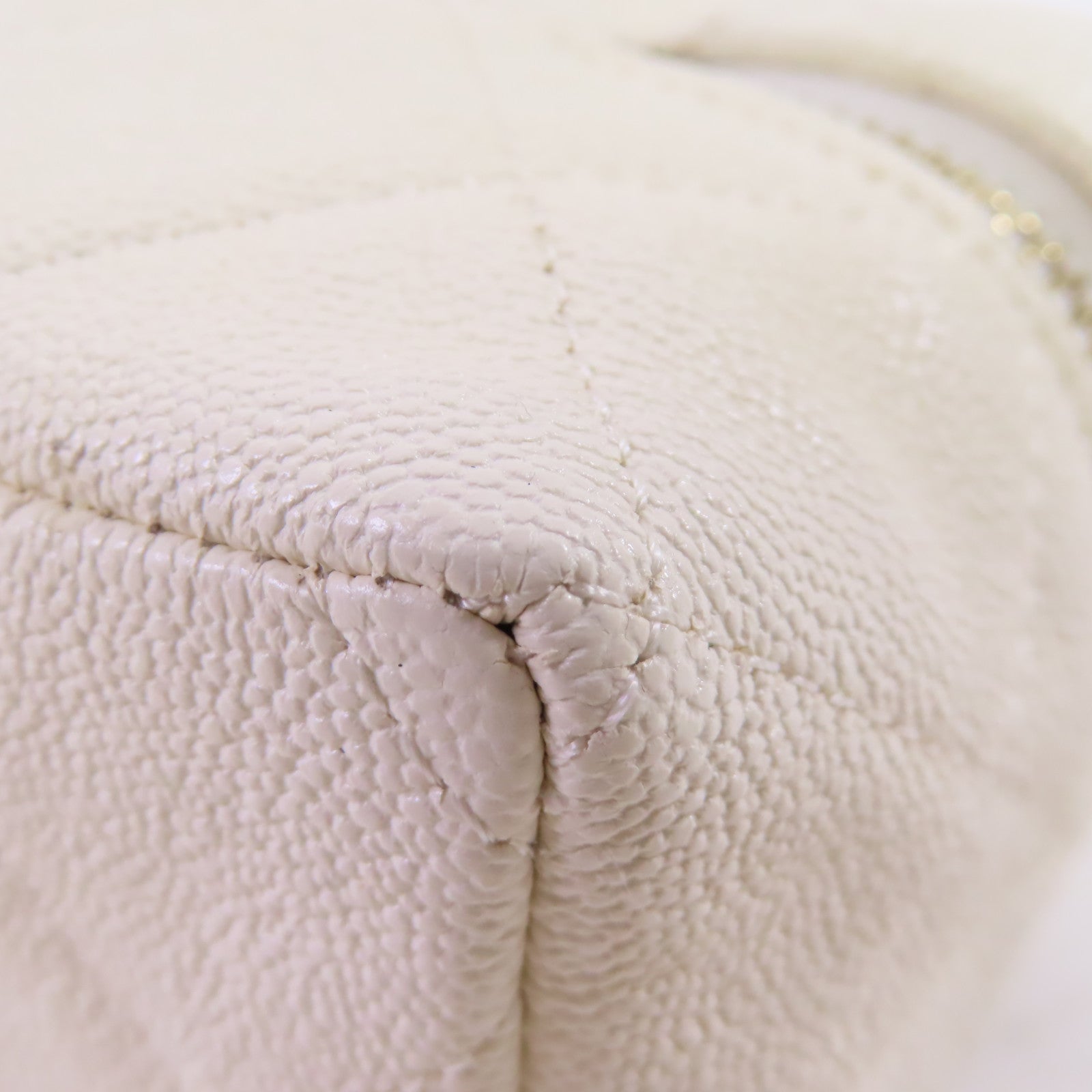 CHANEL 菱格牛皮皮革Chain Shoulder Bag金扣鏈帶肩背袋白色
