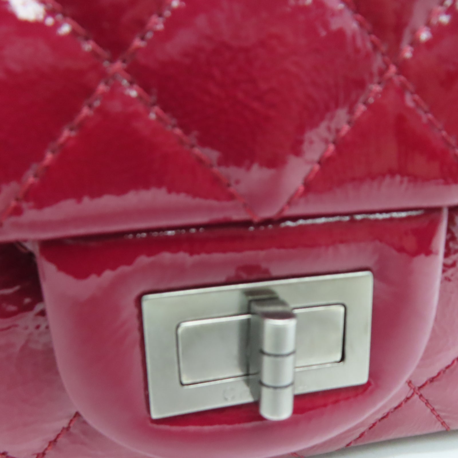 CHANEL 菱格漆皮皮革2.55 Chain Shoulder银扣链带肩背袋红色