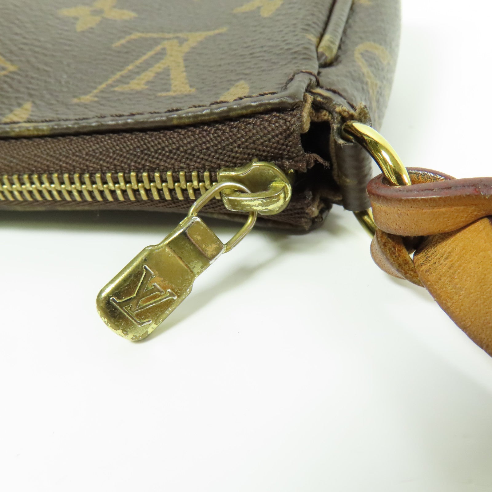 LOUIS VUITTON Monogram Pochette Accessoires金扣手挽袋