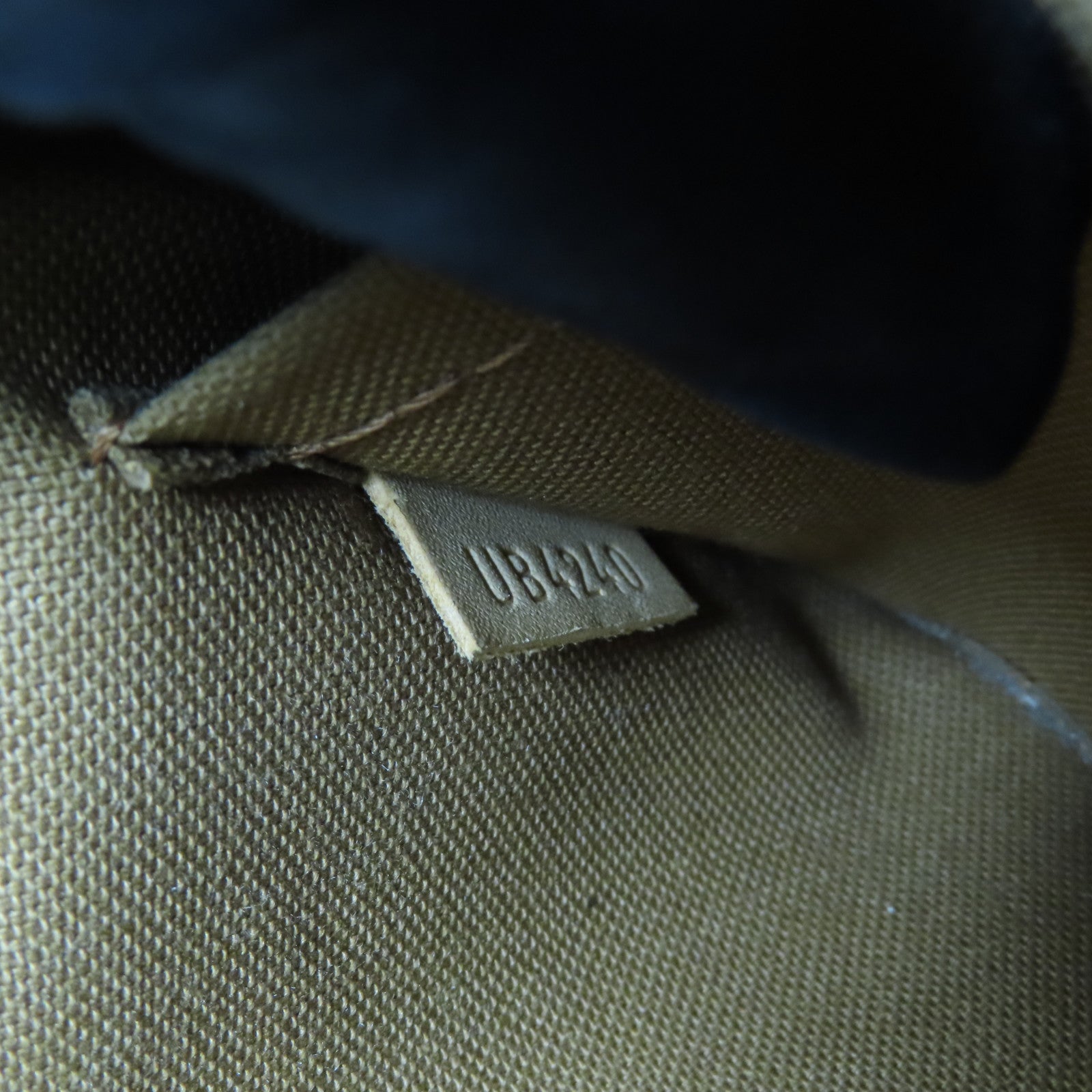 LOUIS VUITTON Monogram Pochette Accessoires金扣手挽袋