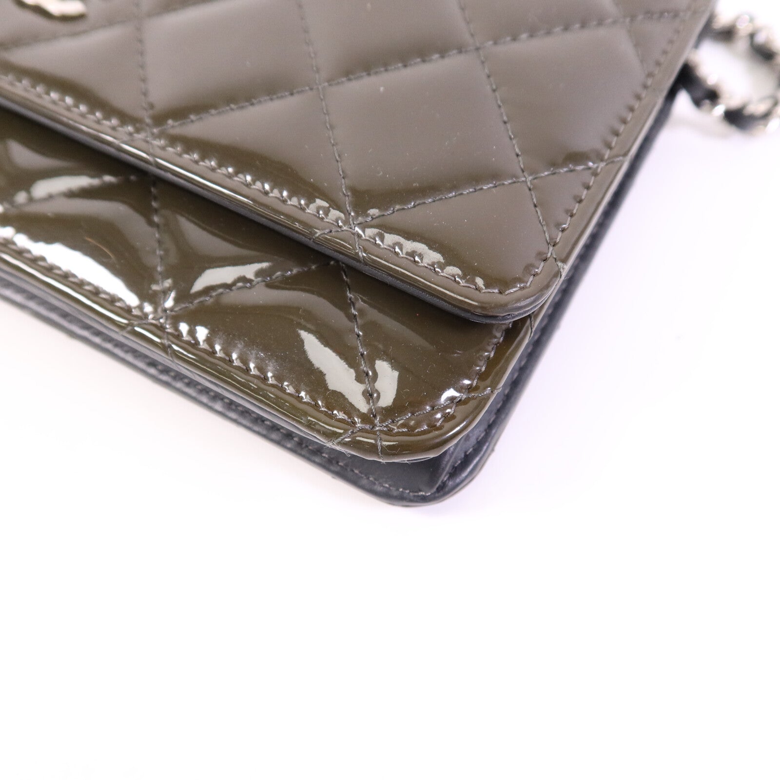 CHANEL 漆皮皮革WOC Wallet On Chain銀扣鏈帶肩背袋