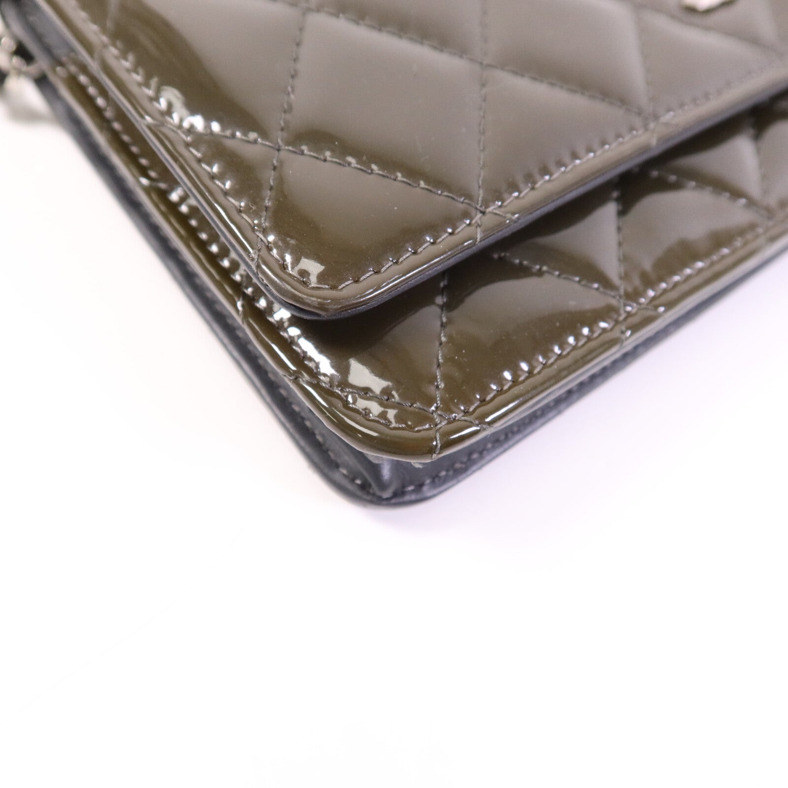 CHANEL 漆皮皮革WOC Wallet On Chain銀扣鏈帶肩背袋
