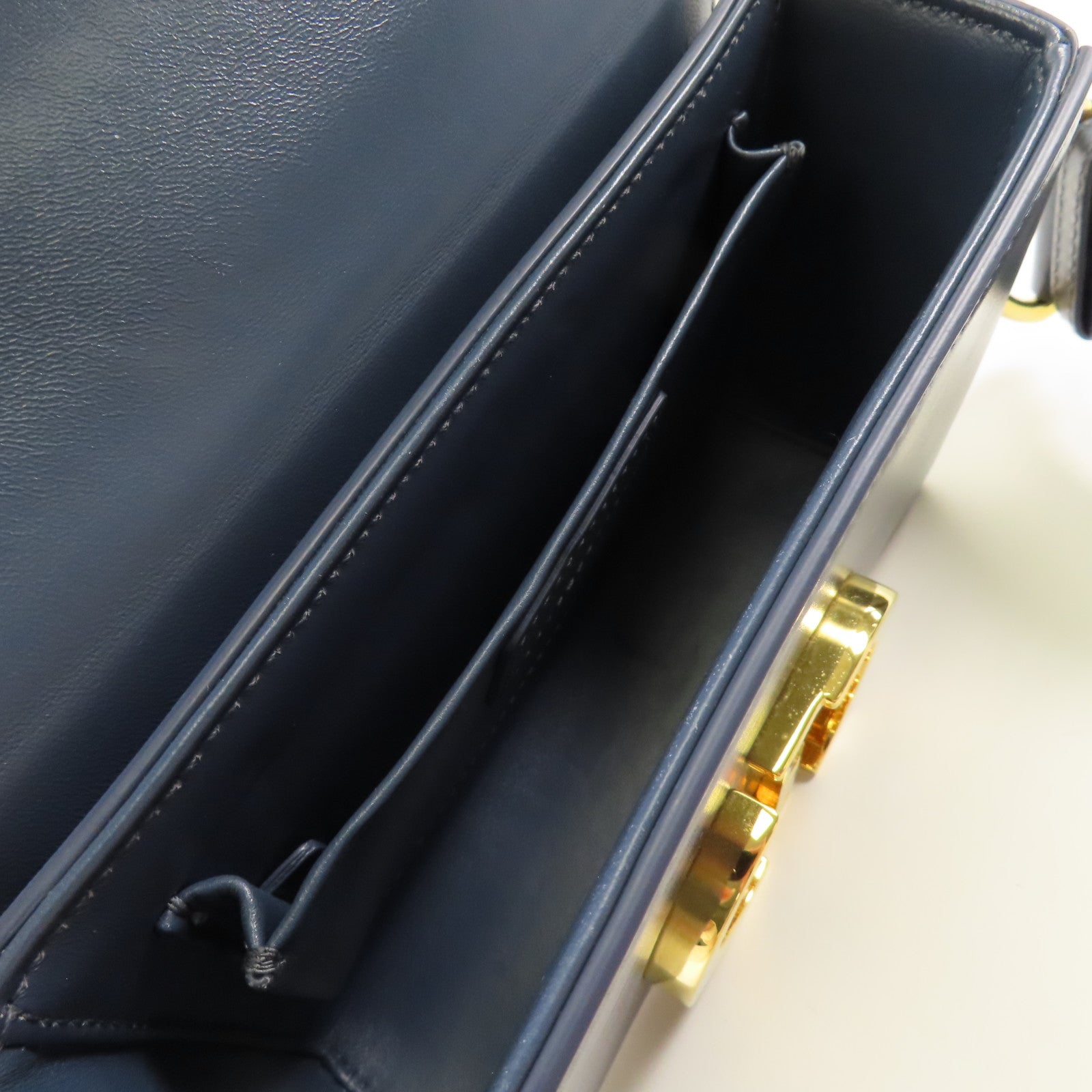 Dior 牛皮皮革30 Montaigne金扣肩背袋