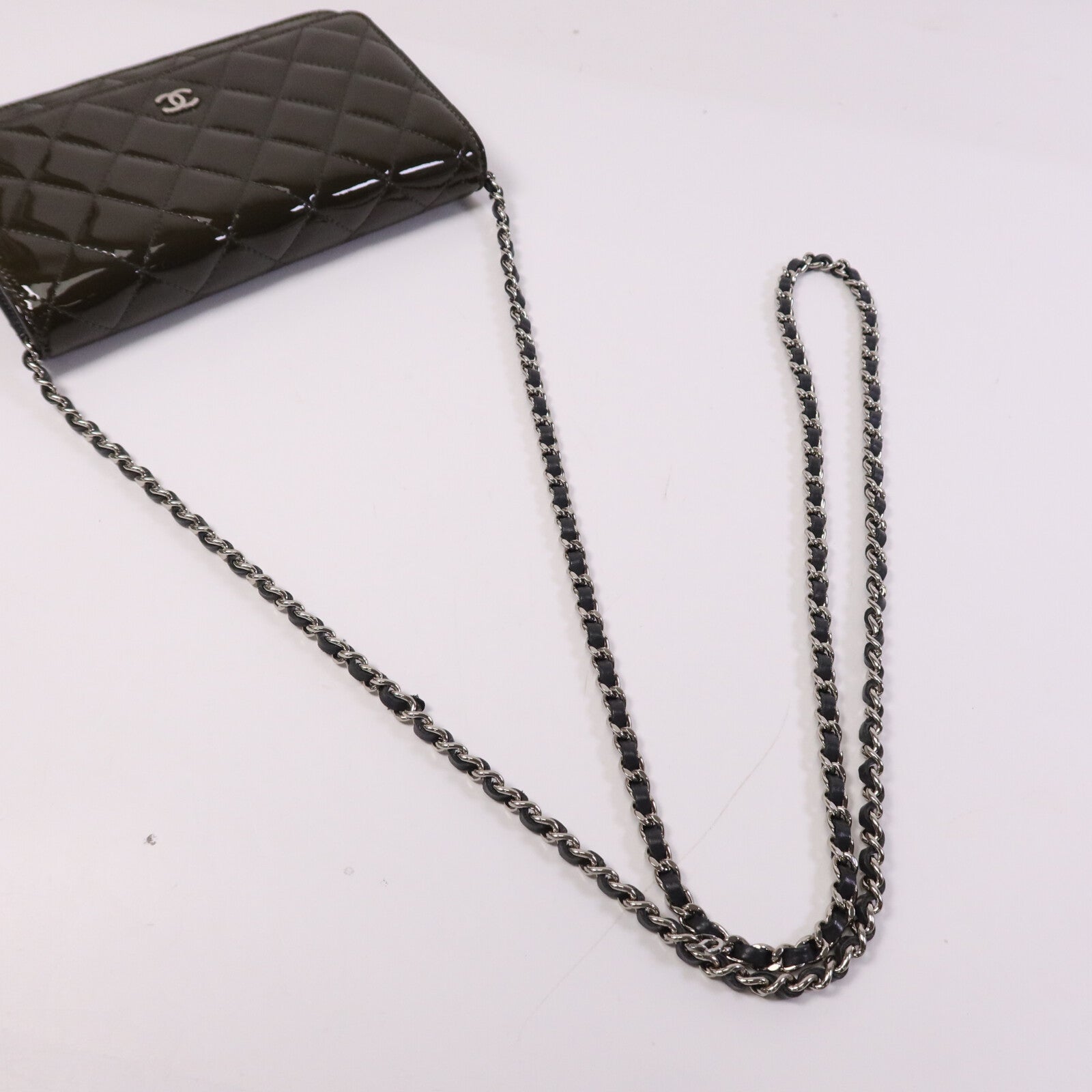 CHANEL 漆皮皮革WOC Wallet On Chain銀扣鏈帶肩背袋