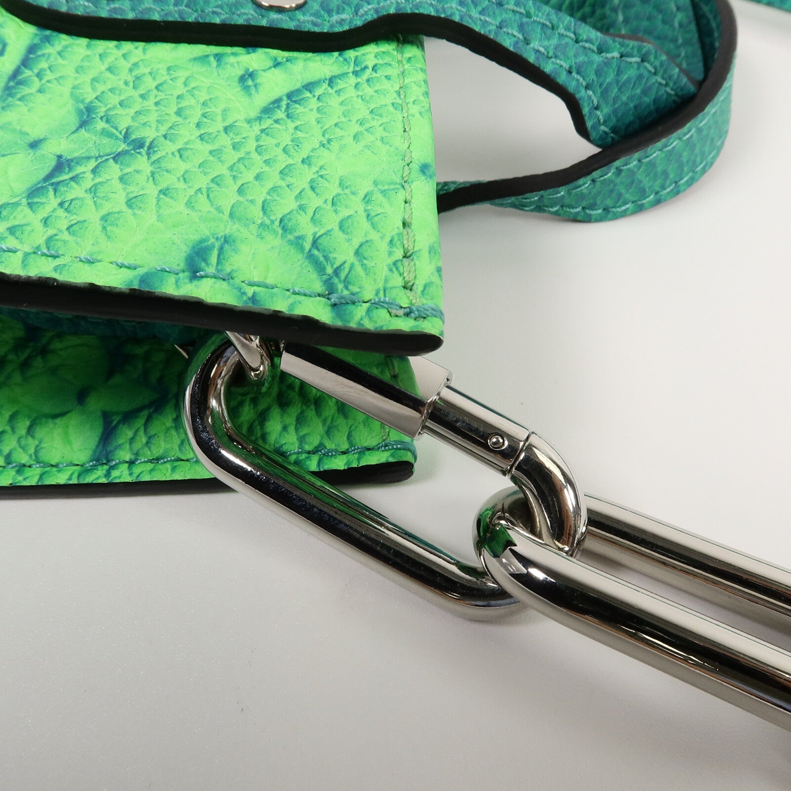 LOUIS VUITTON Taurillon Illusion Sac Plat XS手挽肩背兩用袋