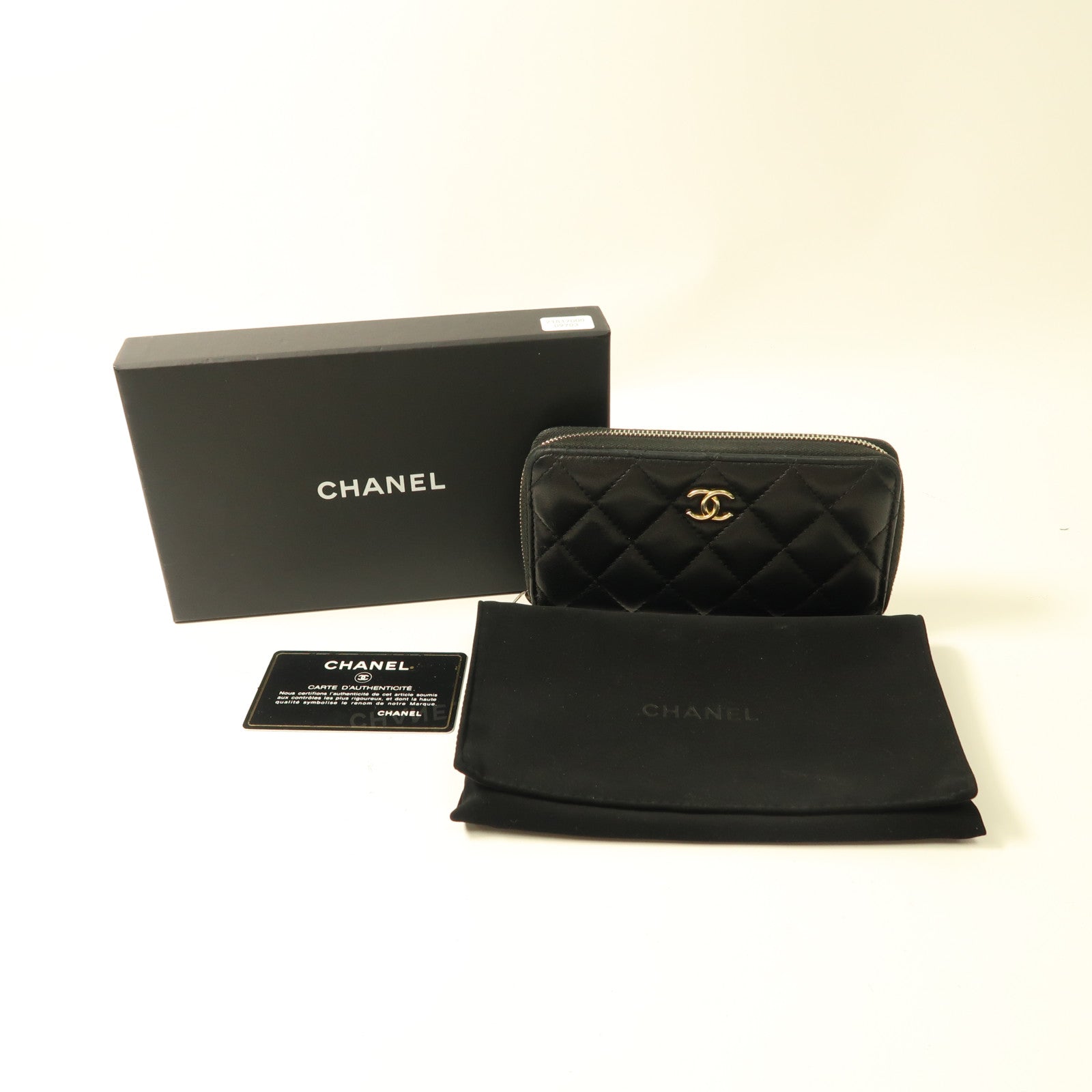 CHANEL 羊皮皮革Pouch Wallet金扣錢包黑色