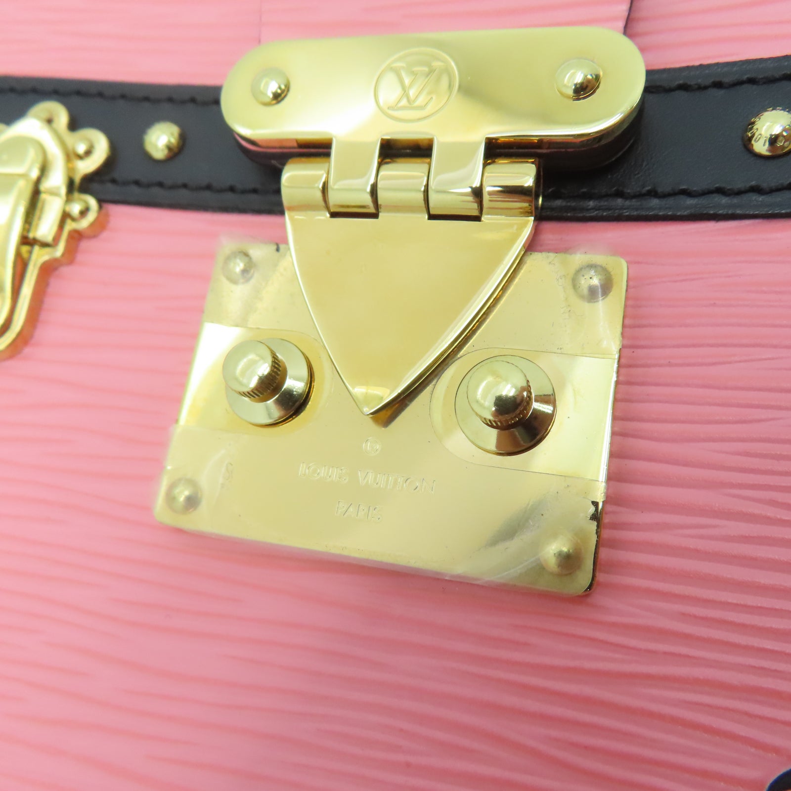 LOUIS VUITTON Epi皮革Trunk Clutch金扣肩背袋粉红色/黑色