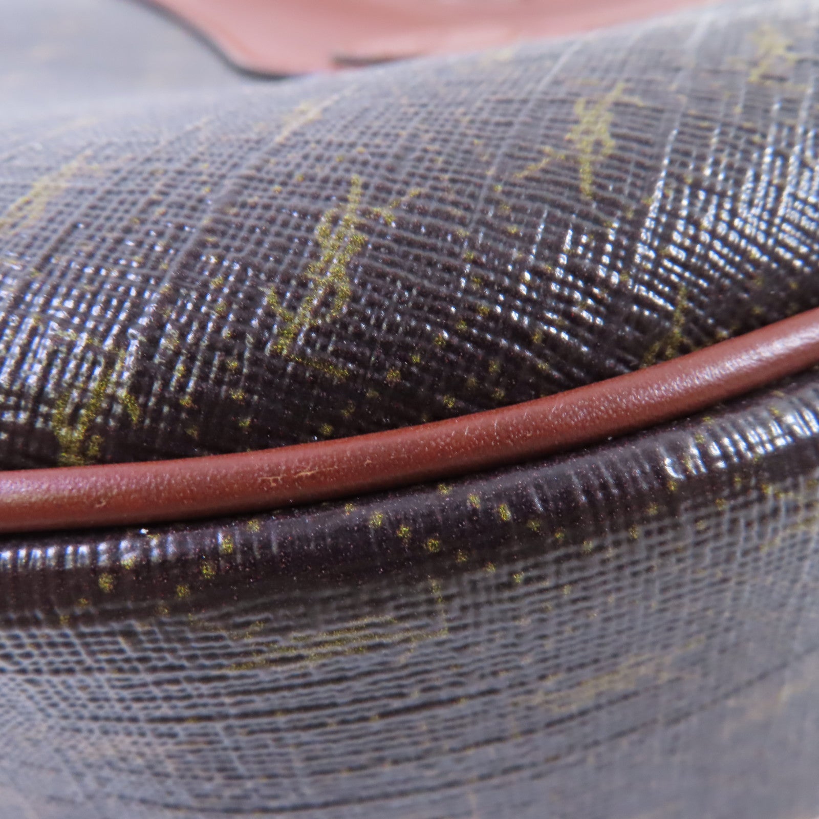 SAINT LAURENT 牛皮皮革 Le Monogram Coeur Shoulder Bag金扣肩背袋啡色