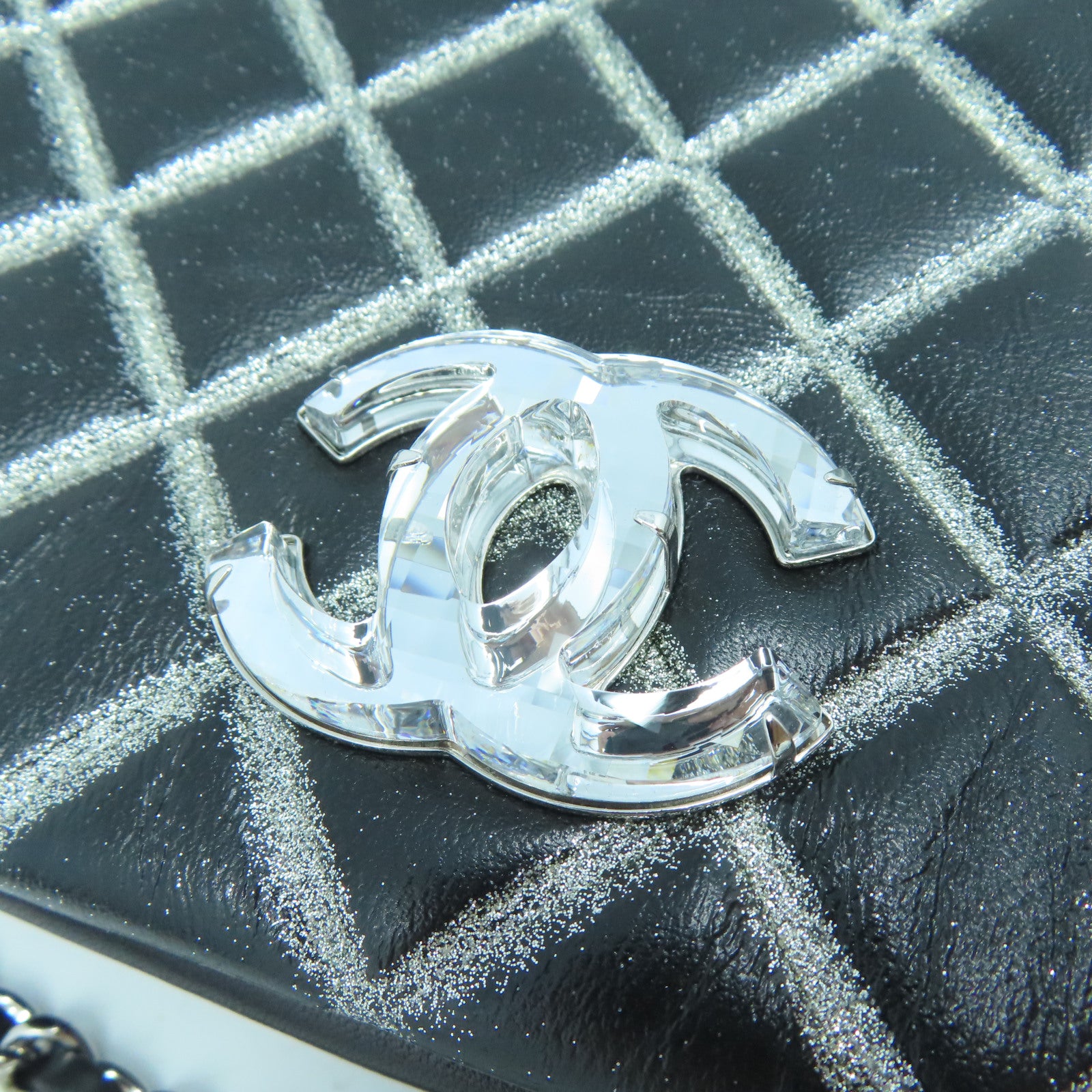 CHANEL **【清倉大減價】菱格牛皮皮革Chain Shoulder銀扣鏈帶肩背袋黑色