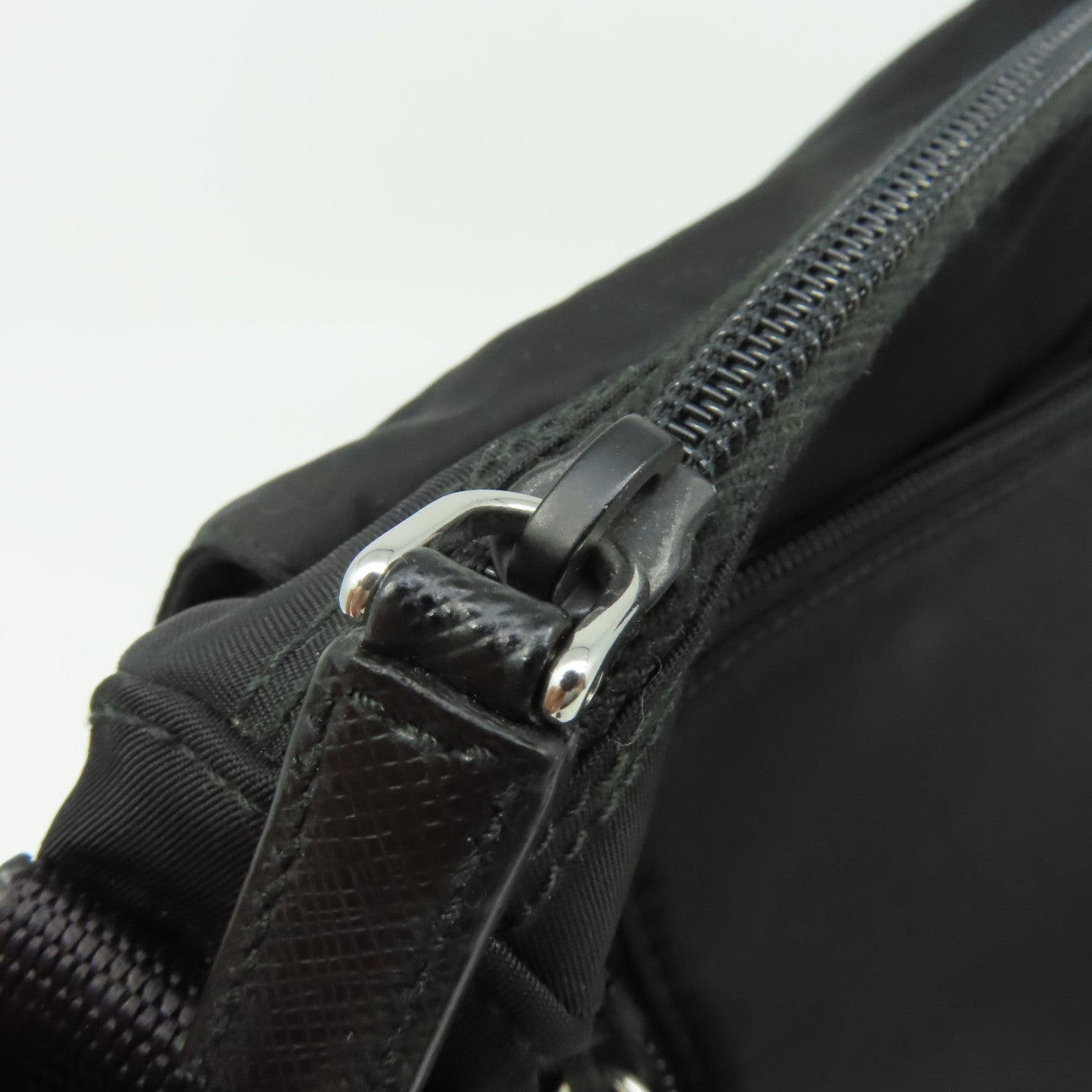 PRADA 尼龍Shoulder Bag銀扣肩背袋黑色