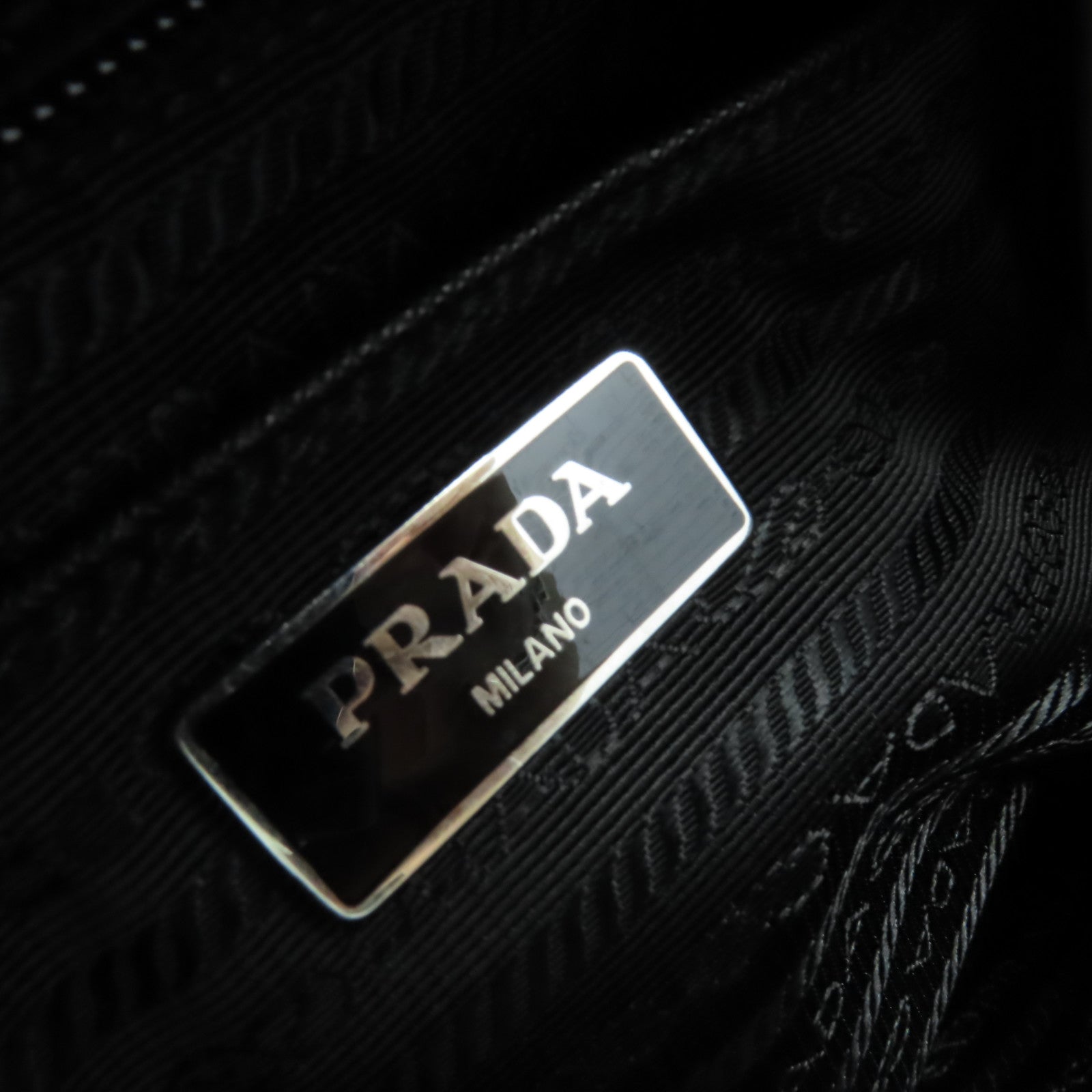 PRADA 尼龍Shoulder Bag銀扣肩背袋黑色