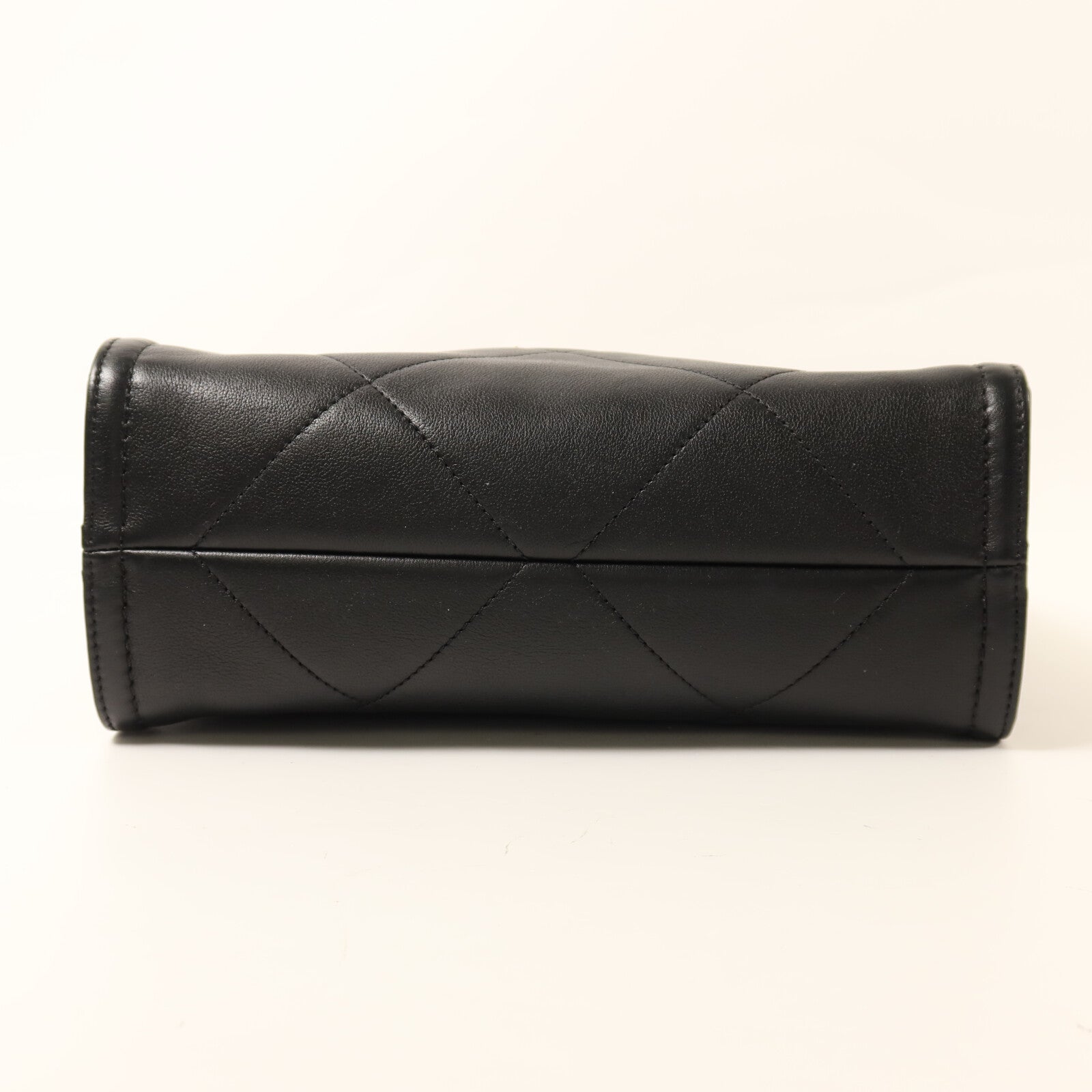 CHANEL 牛皮皮革Matelasse金扣鏈帶肩背袋