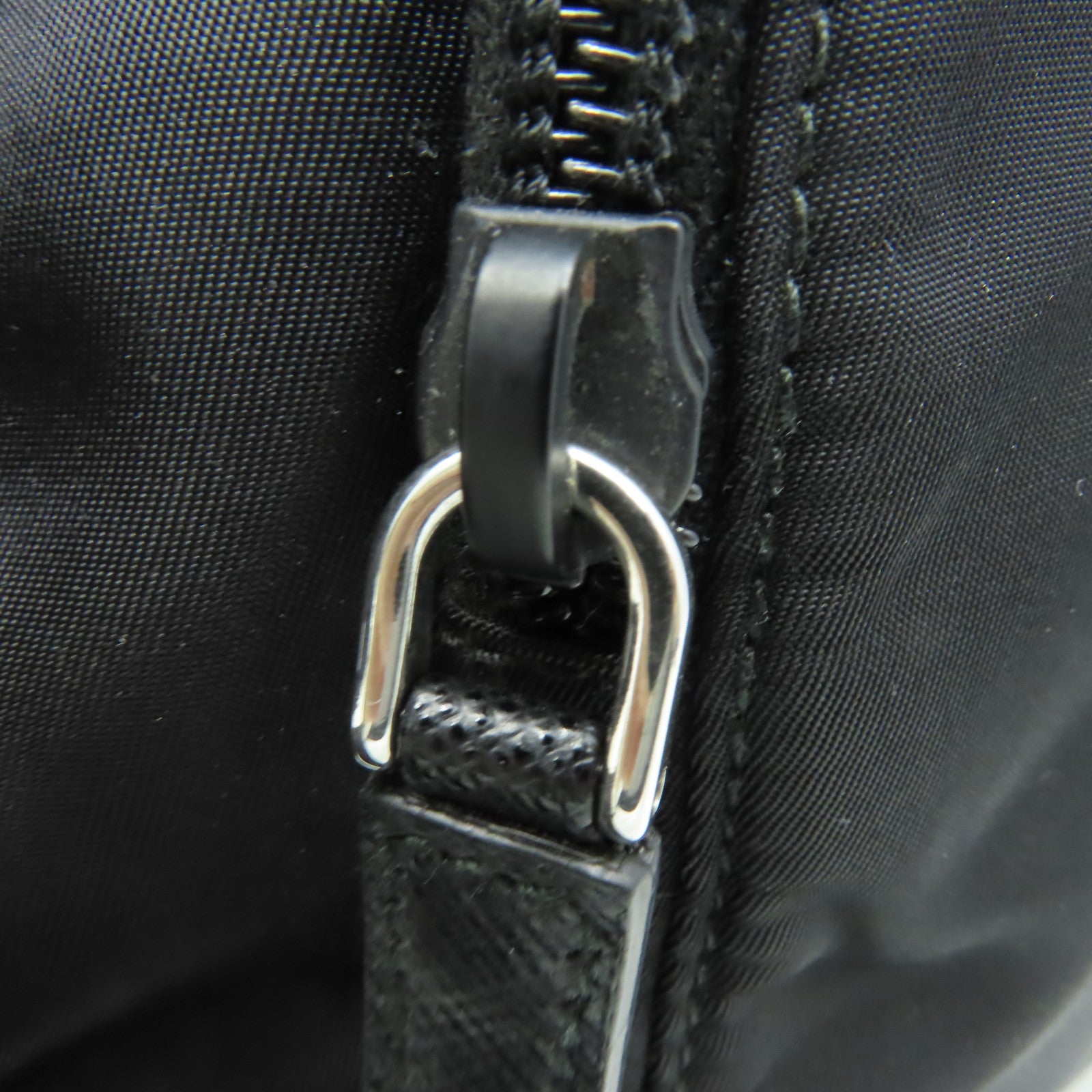PRADA 尼龍Shoulder Bag銀扣肩背袋黑色