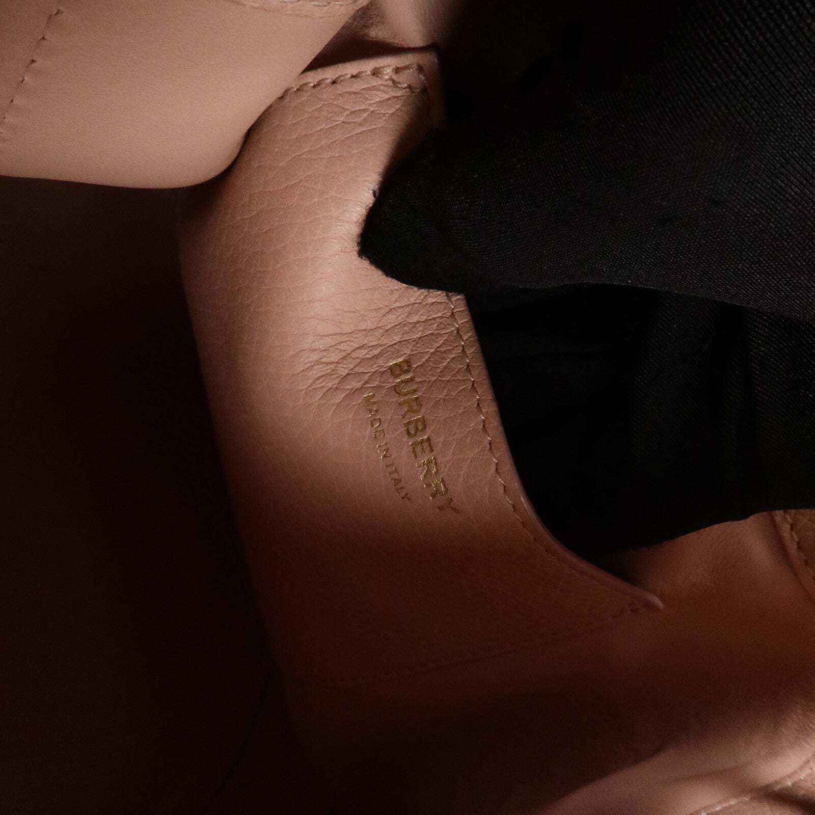 BURBERRY 牛皮皮革Drawstring Bucket Bag手挽肩背兩用袋