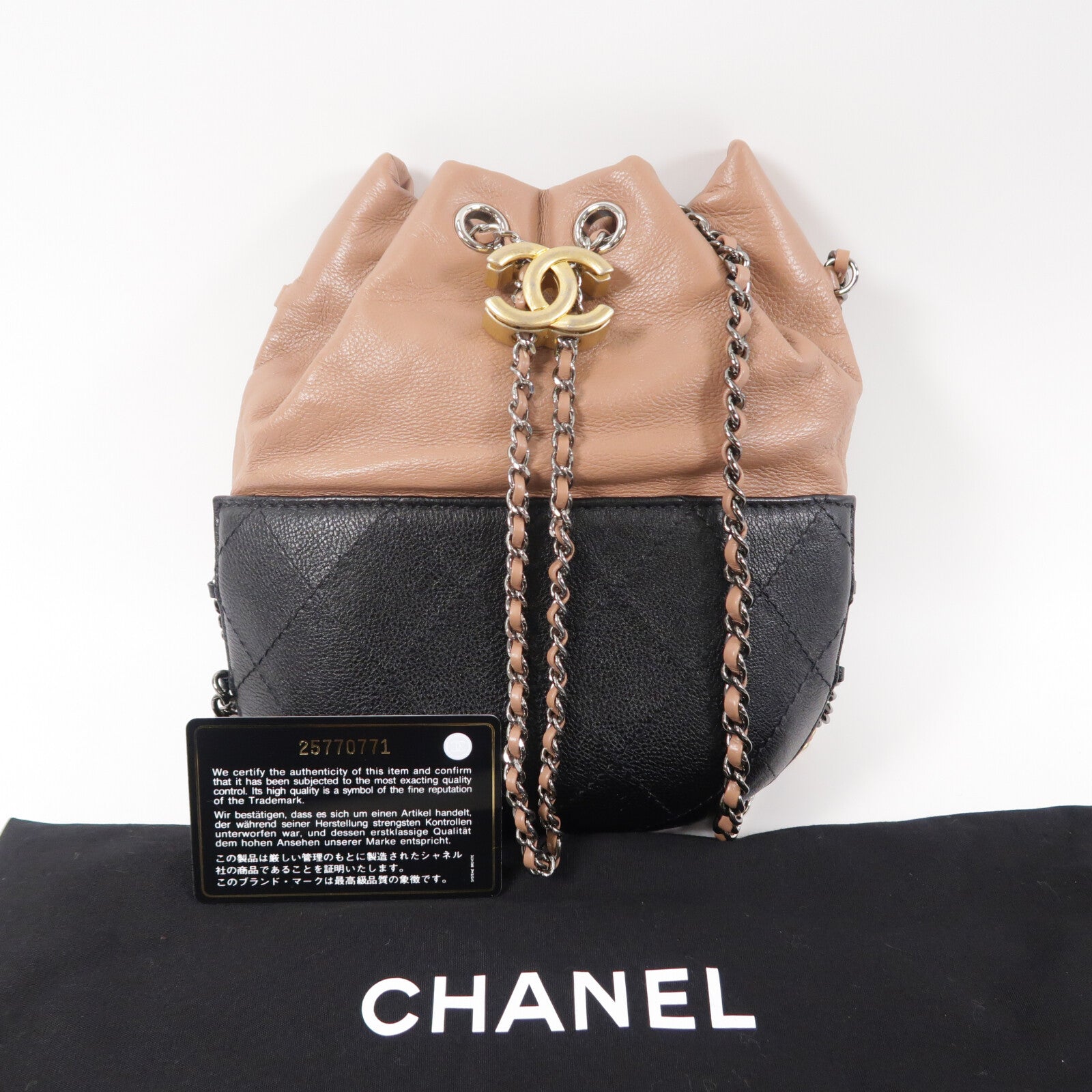 CHANEL 牛皮皮革Small Gabrielle Bcuket Bag鏈帶肩背袋