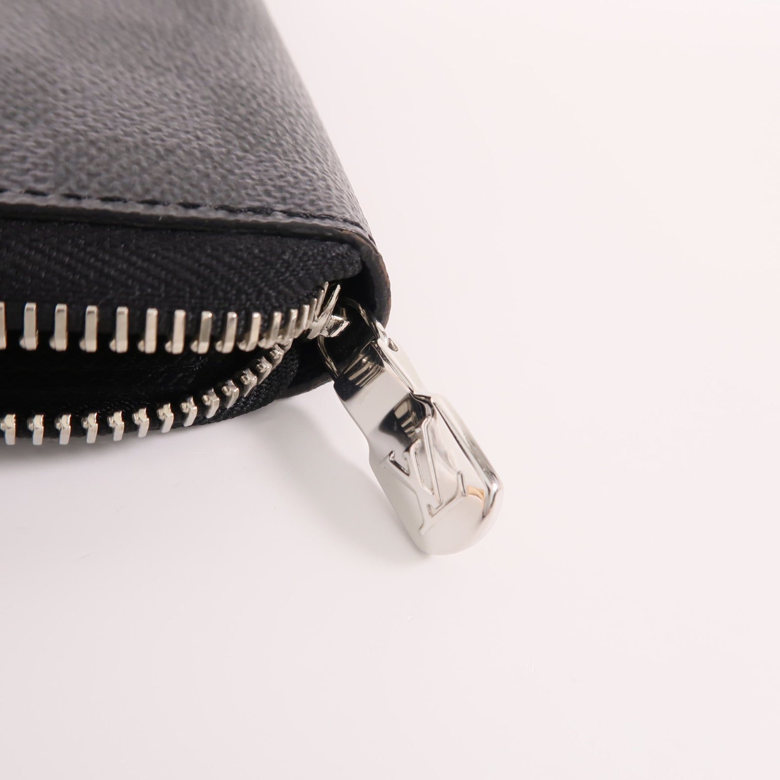 LOUIS VUITTON Damier Graphite Zippy Organizer Wallet銀扣長錢包