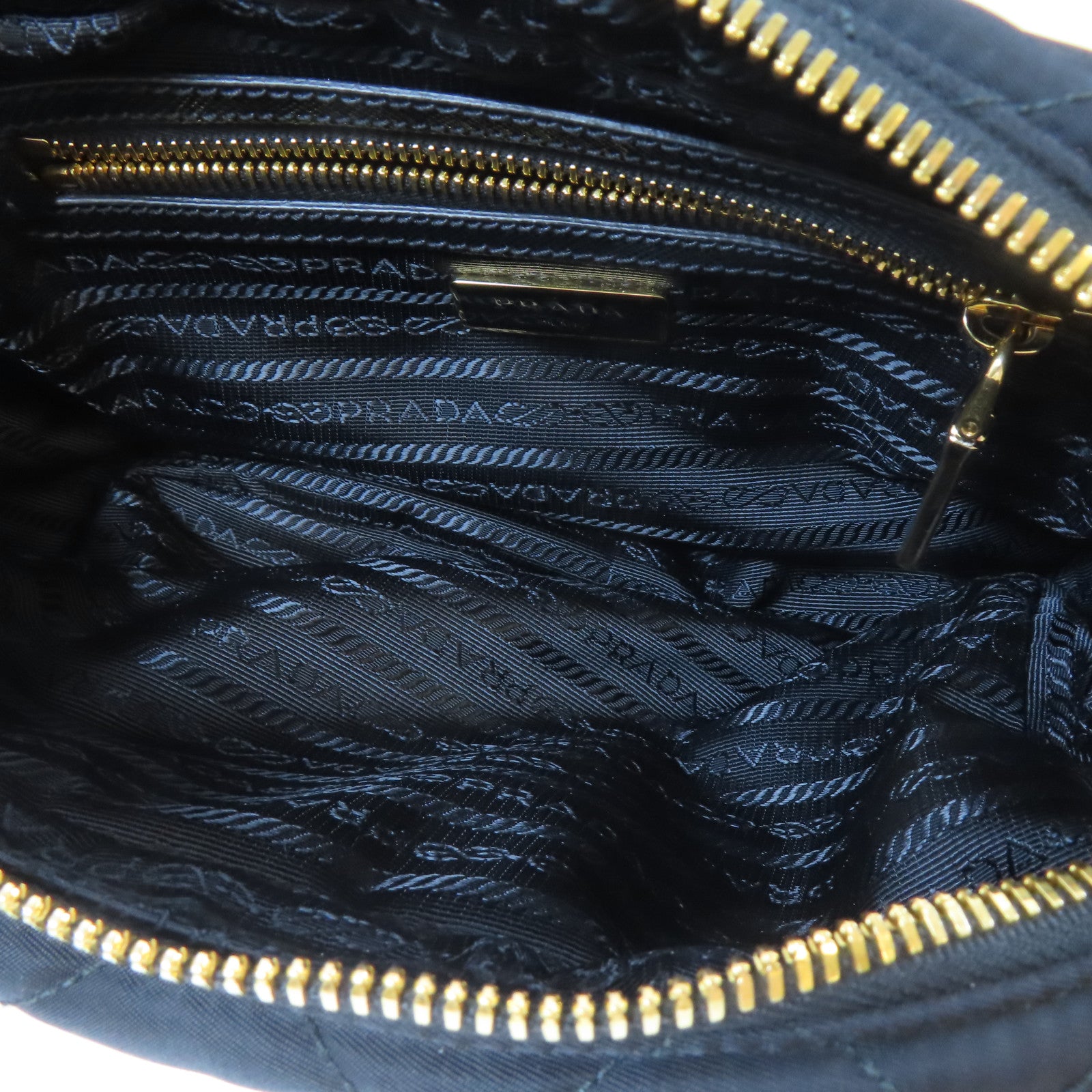 PRADA 尼龍Shoulder Bag金扣肩背袋黑色