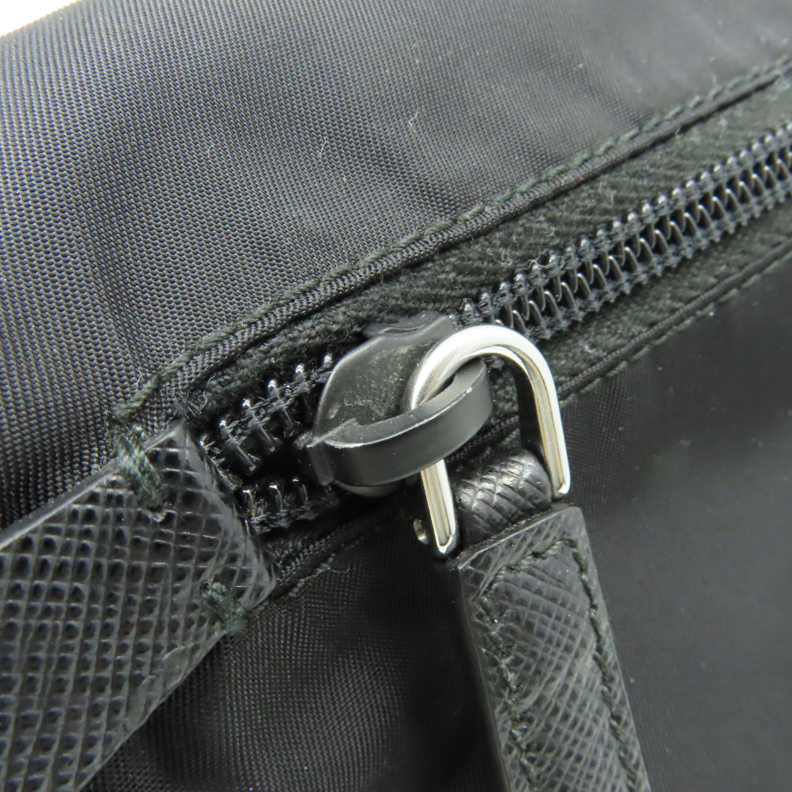 PRADA 尼龍Shoulder Bag銀扣肩背袋黑色