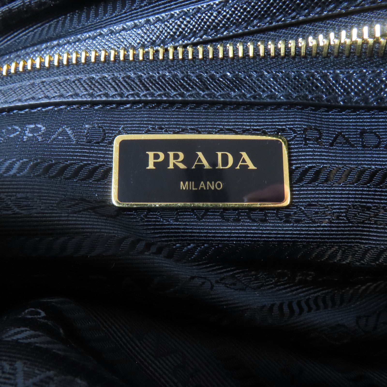 PRADA 尼龍Shoulder Bag金扣肩背袋黑色