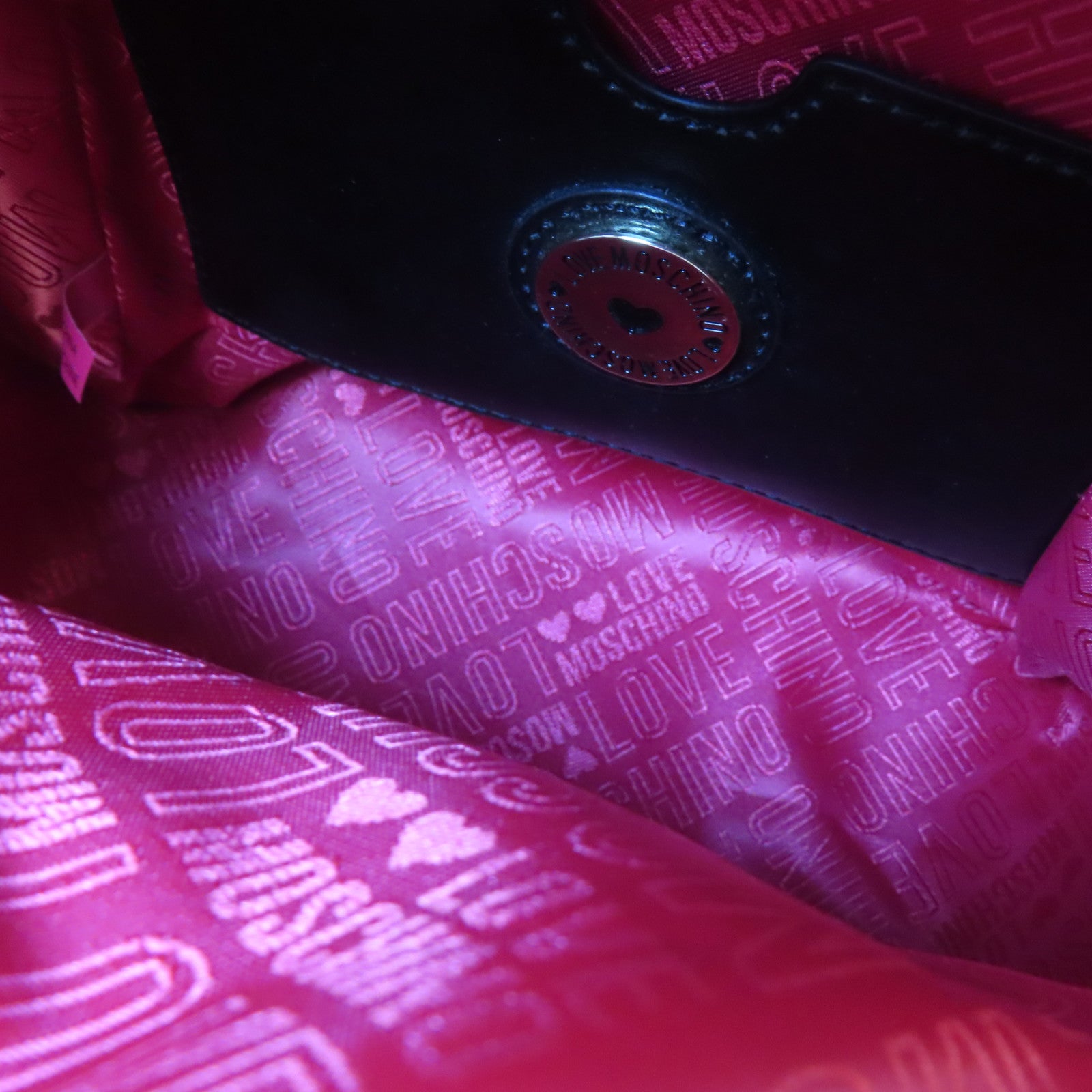 MOSCHINO 菱格塗層帆布Backpack金扣背包黑色