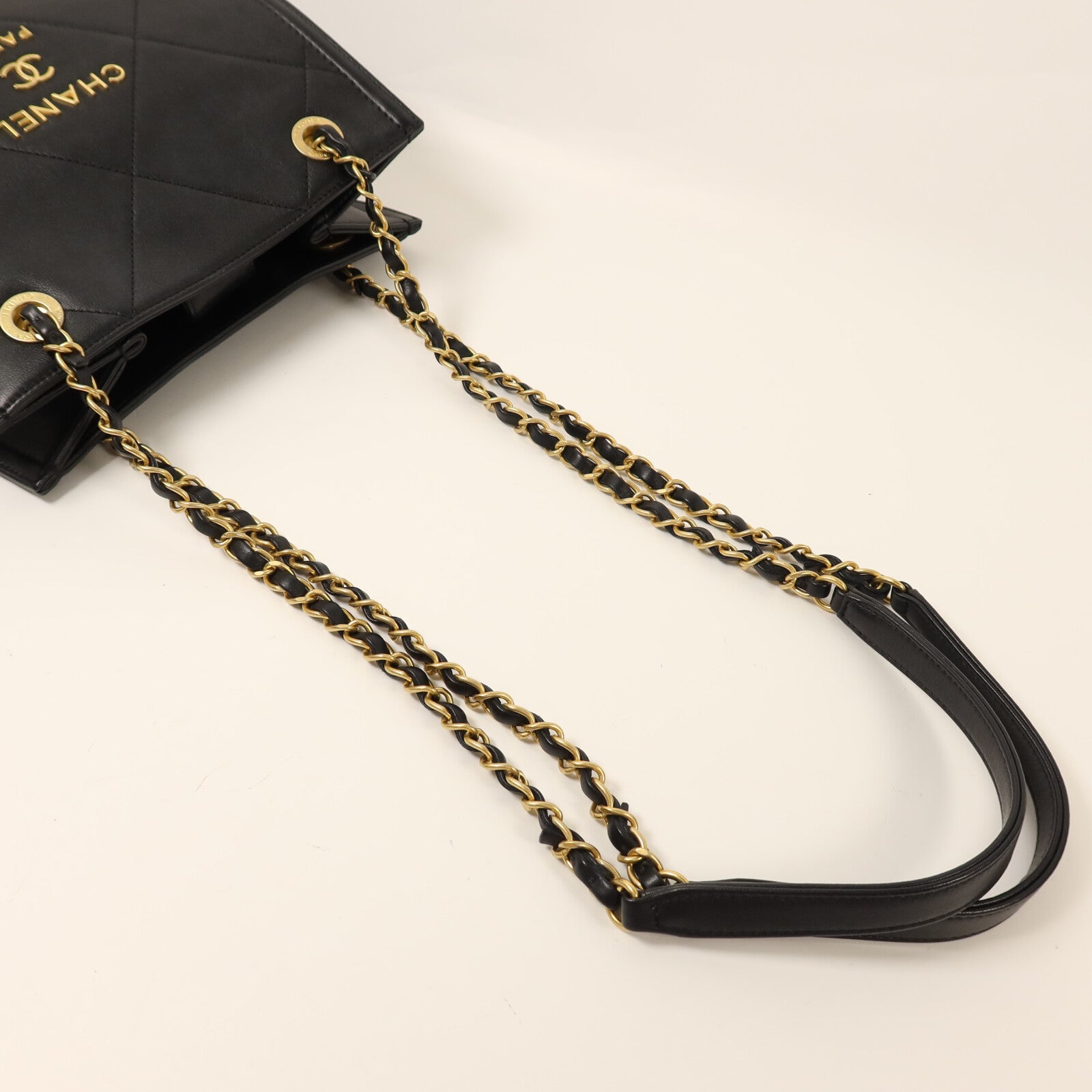 CHANEL 牛皮皮革Matelasse金扣鏈帶肩背袋