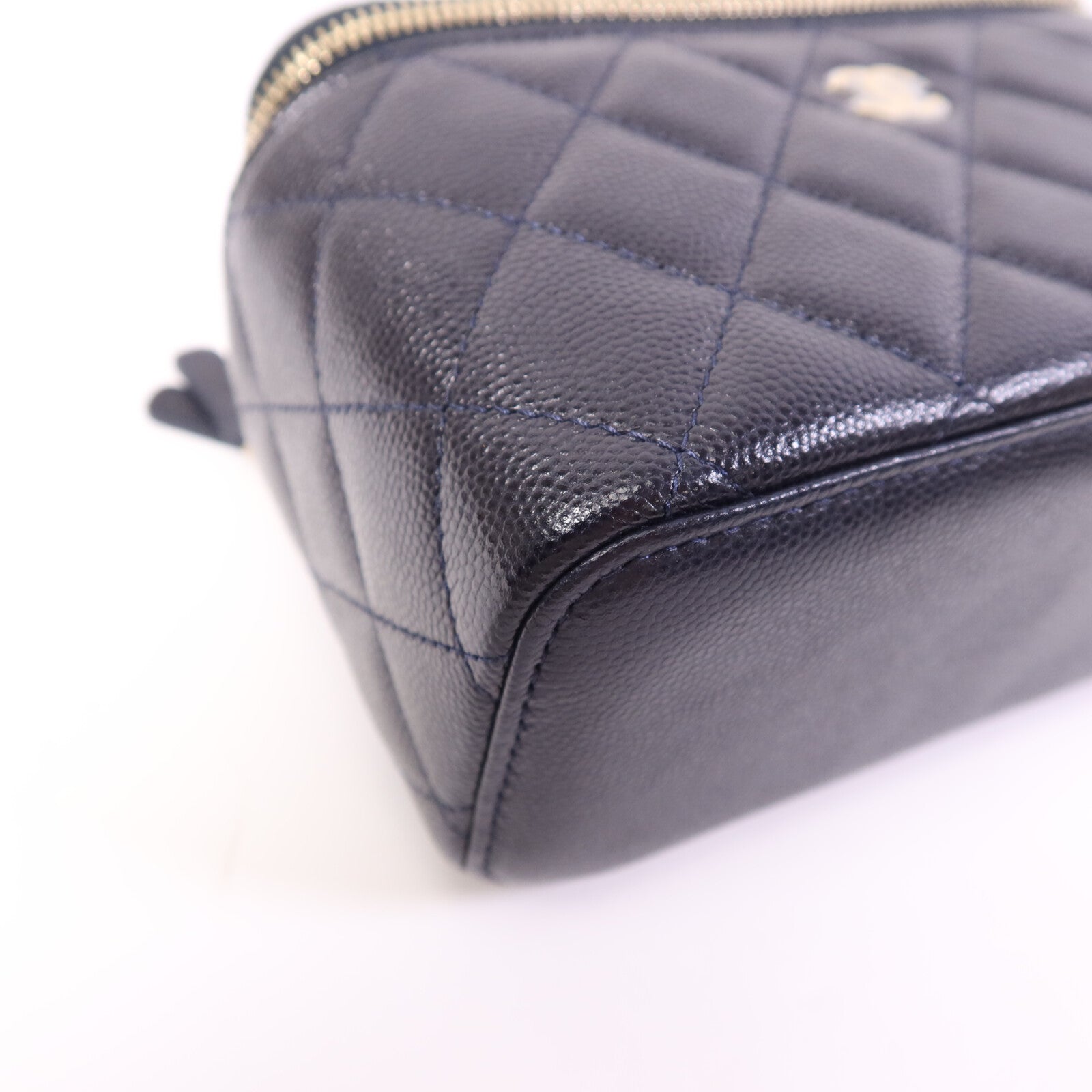 CHANEL 牛皮皮革Vanity Case金扣鏈帶肩背袋