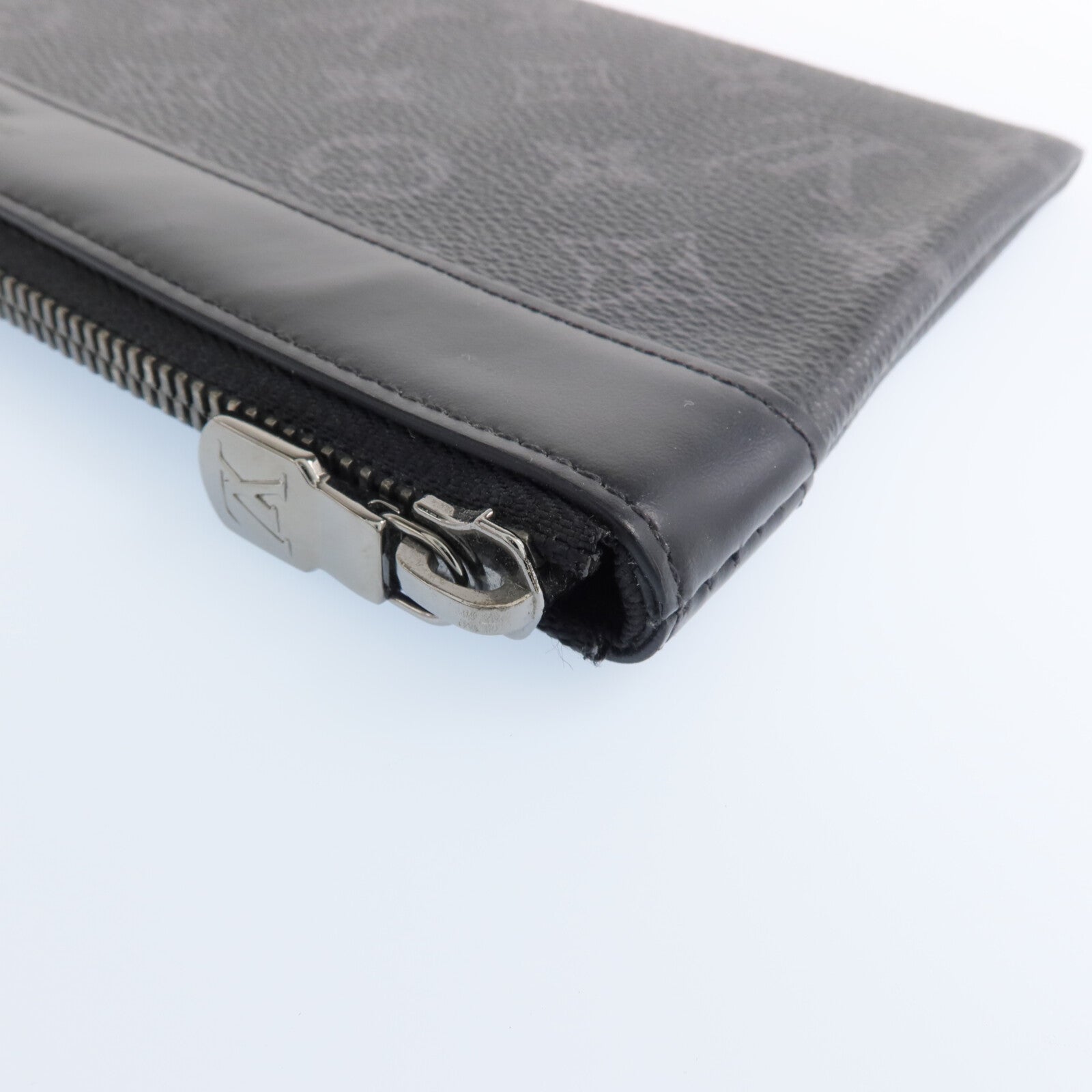 LOUIS VUITTON Monogram Eclipse Pochette Discovery PM銀扣手拿包