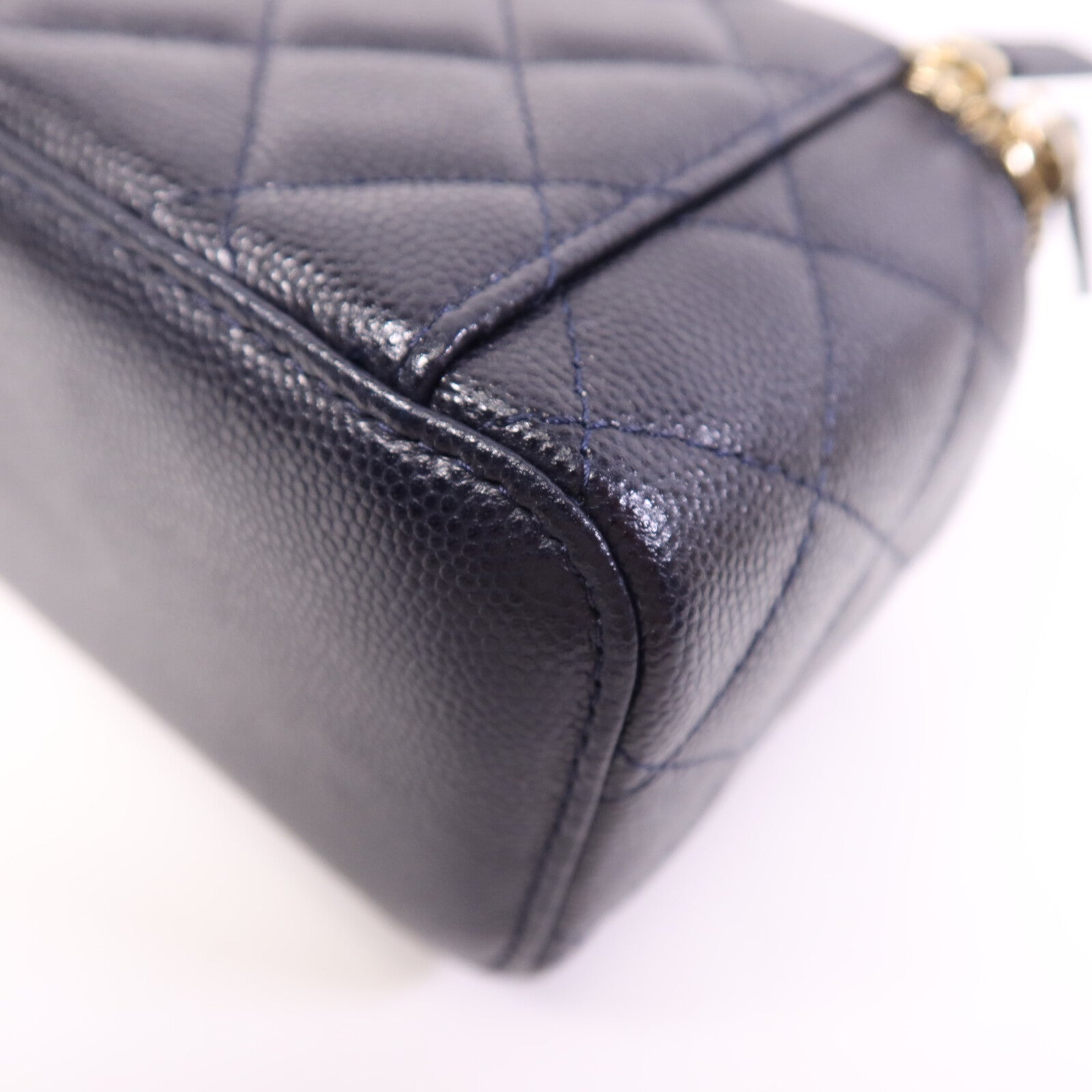 CHANEL 牛皮皮革Vanity Case金扣鏈帶肩背袋