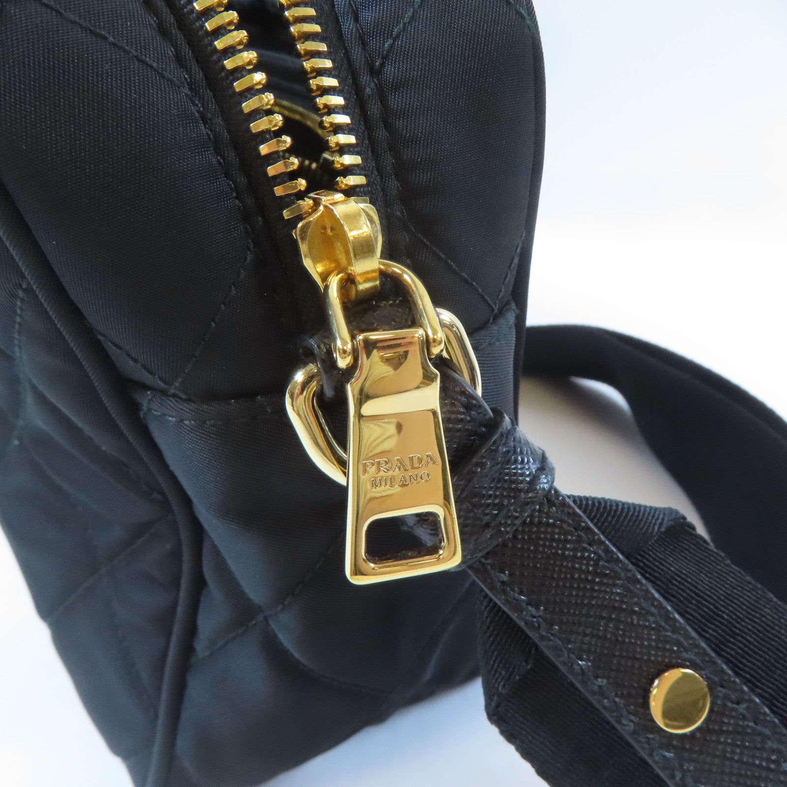 PRADA 尼龍Shoulder Bag金扣肩背袋黑色