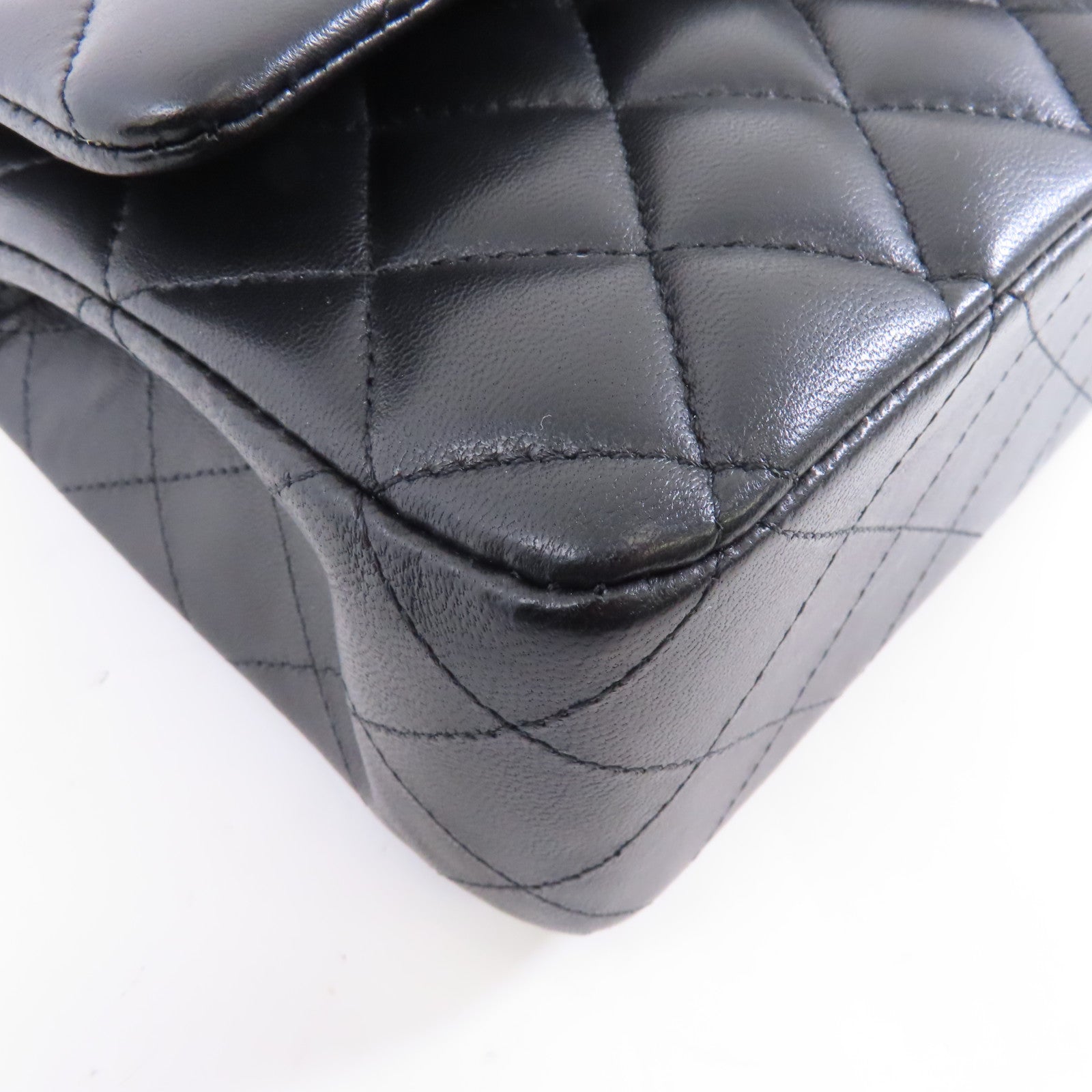 CHANEL 菱格羊皮皮革Classic Flap 25金扣鏈帶肩背袋黑色