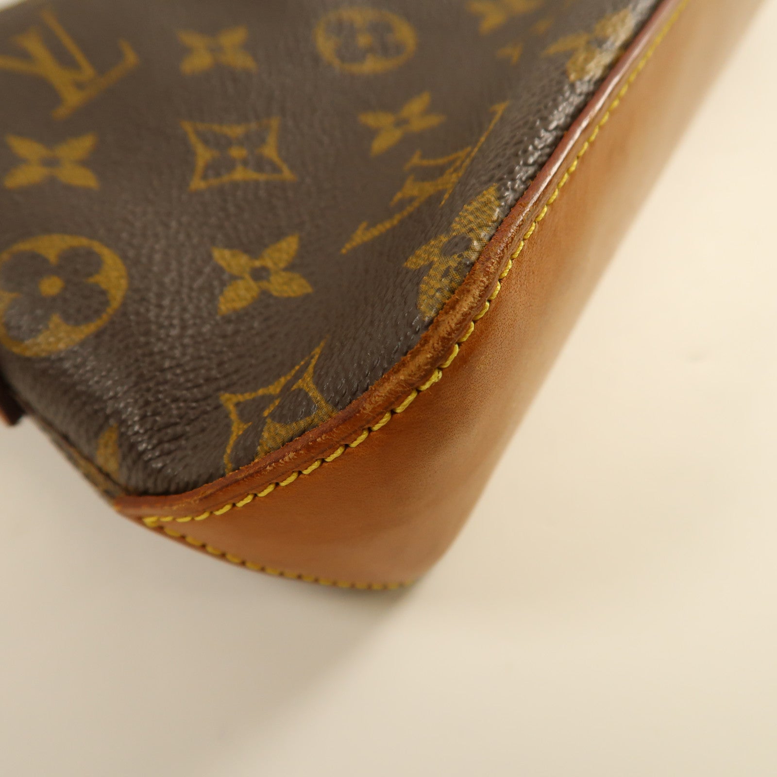 LOUIS VUITTON Monogram Trotteur金扣肩背袋啡色