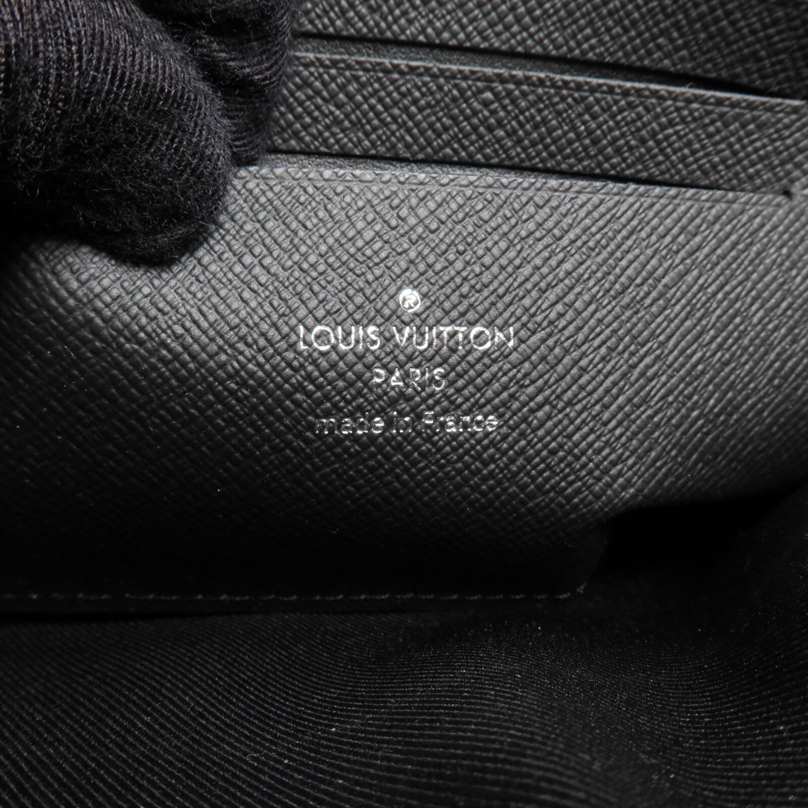 LOUIS VUITTON Monogram Eclipse Pochette Discovery PM銀扣手拿包