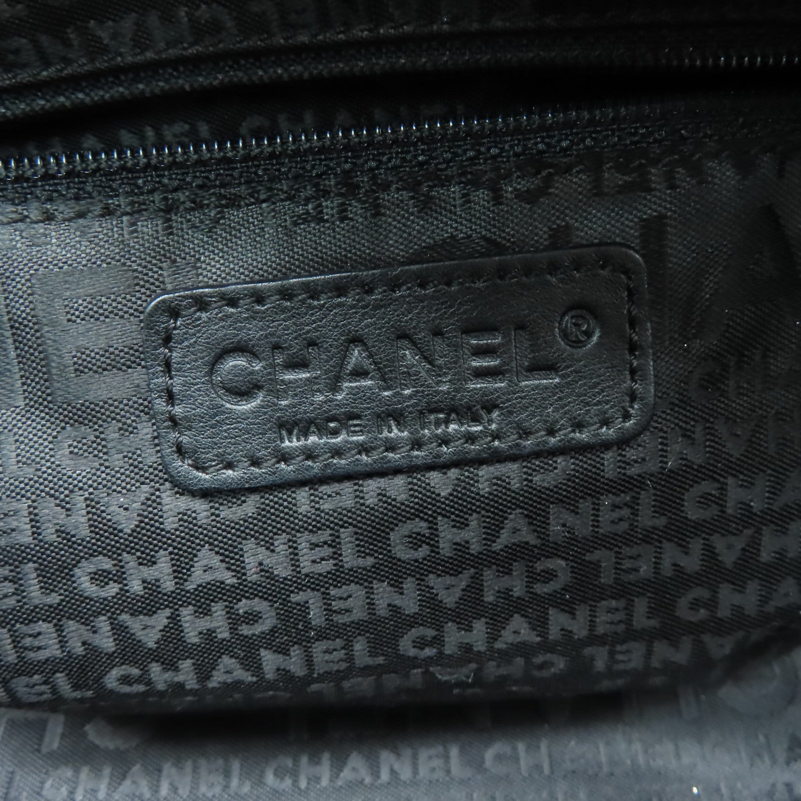 CHANEL 【清倉大減價】麂皮皮革Chain Shoulder銀扣鏈帶肩背袋黑色