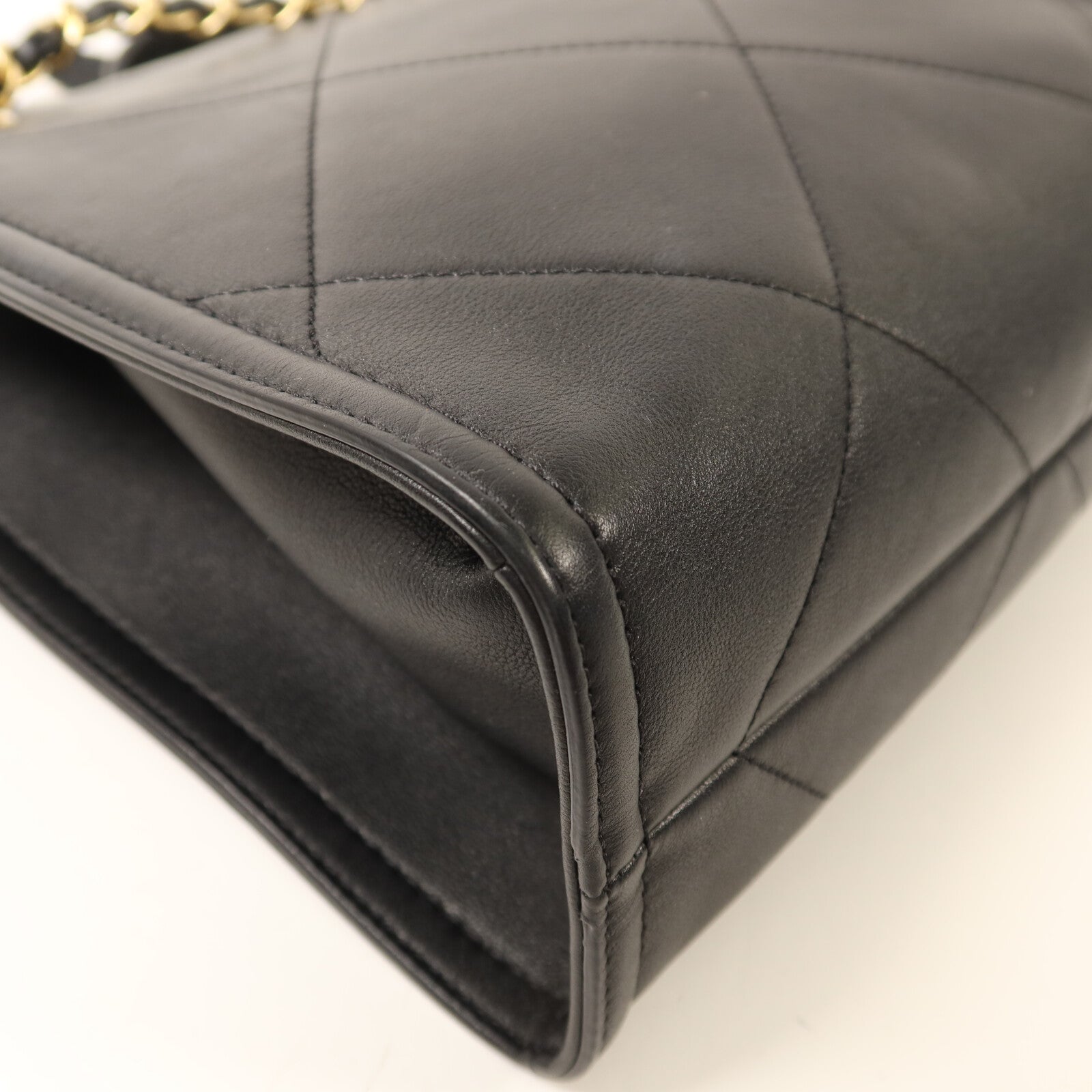 CHANEL 牛皮皮革Matelasse金扣鏈帶肩背袋