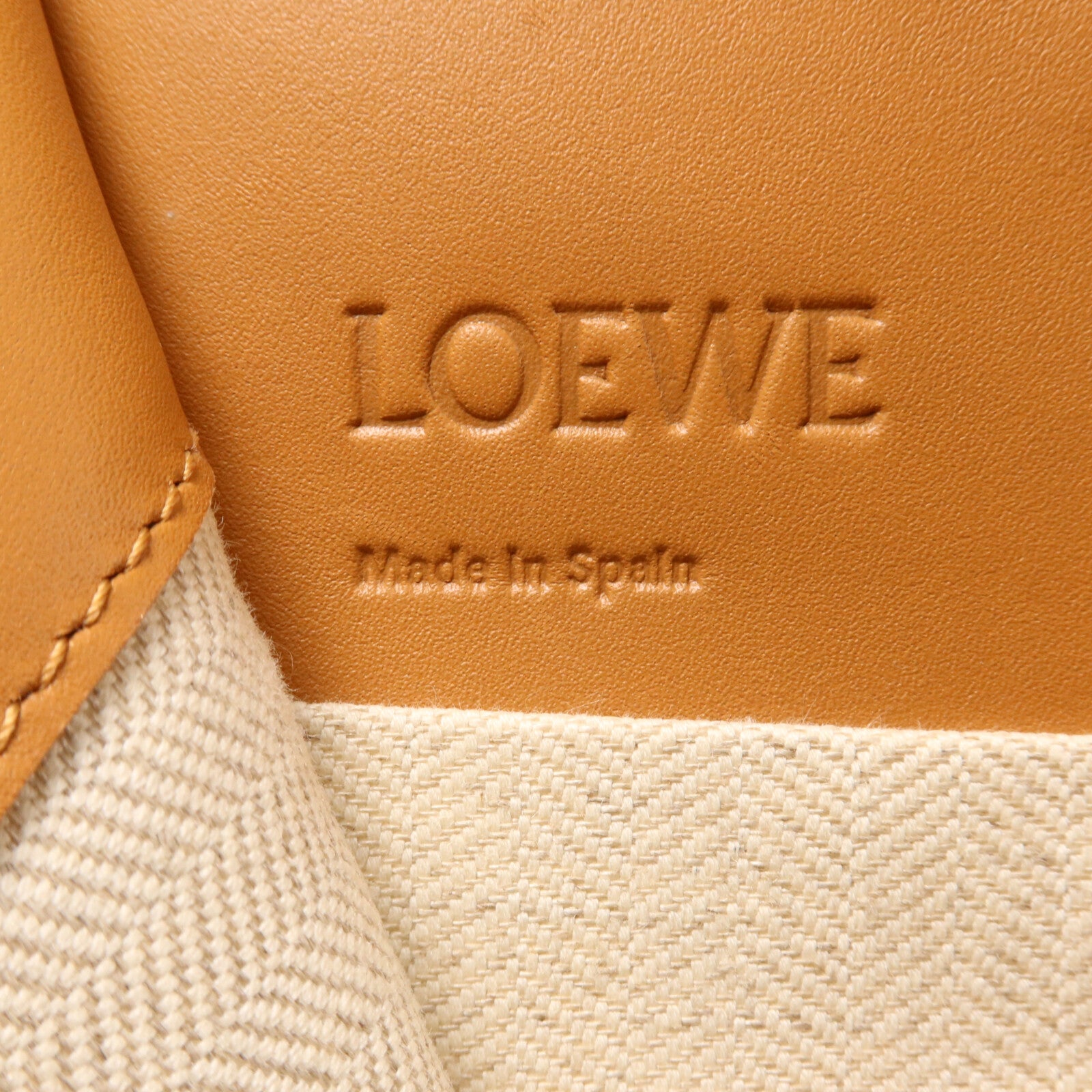 LOEWE 牛皮皮革Cushion Tote肩背袋
