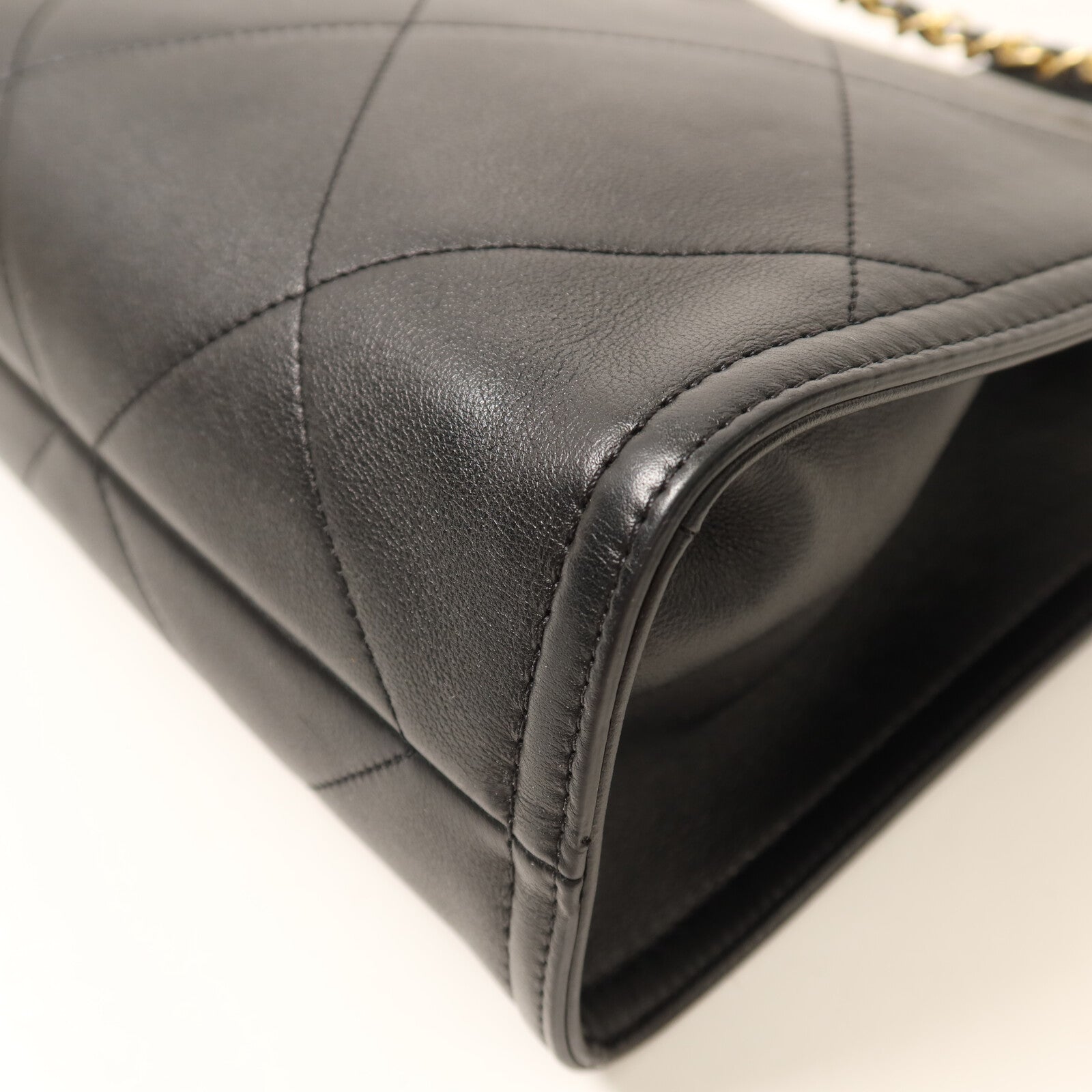 CHANEL 牛皮皮革Matelasse金扣鏈帶肩背袋