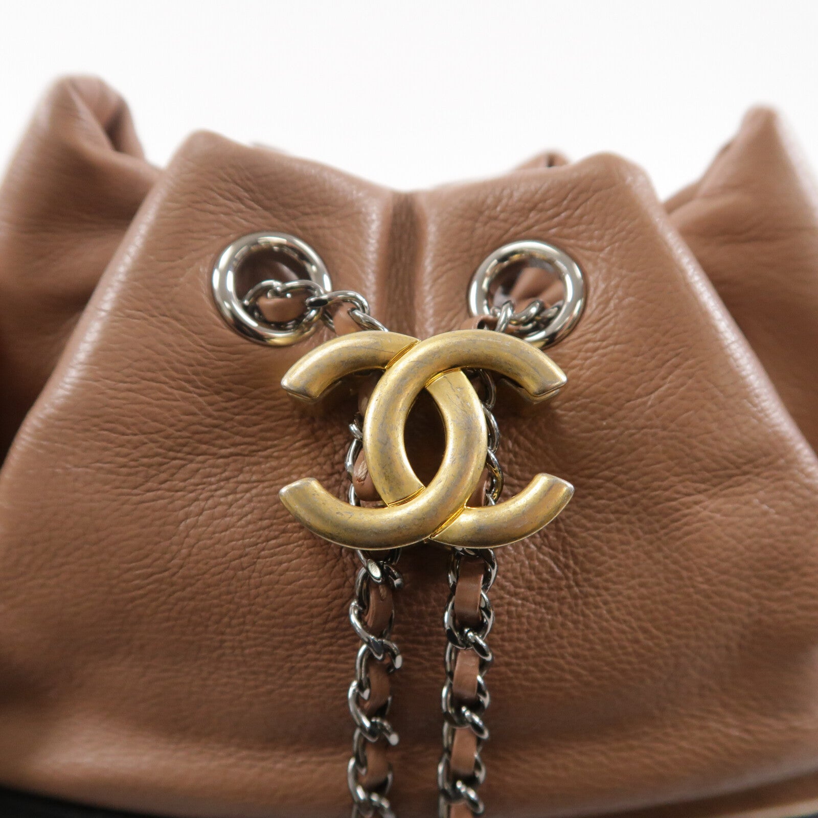 CHANEL 牛皮皮革Small Gabrielle Bcuket Bag鏈帶肩背袋