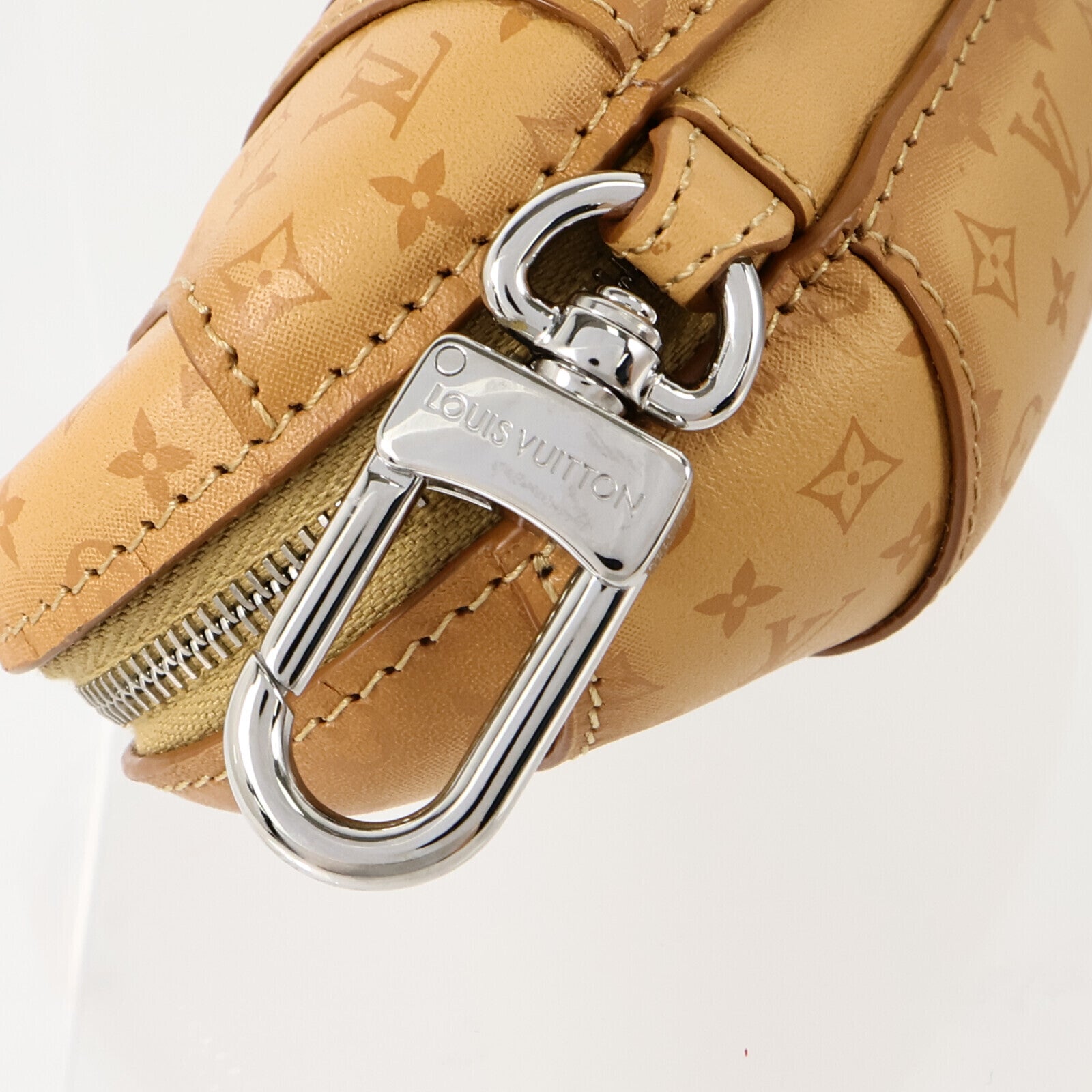 LOUIS VUITTON Monogram Gradient Croissant Key Charm銀扣鎖匙掛飾